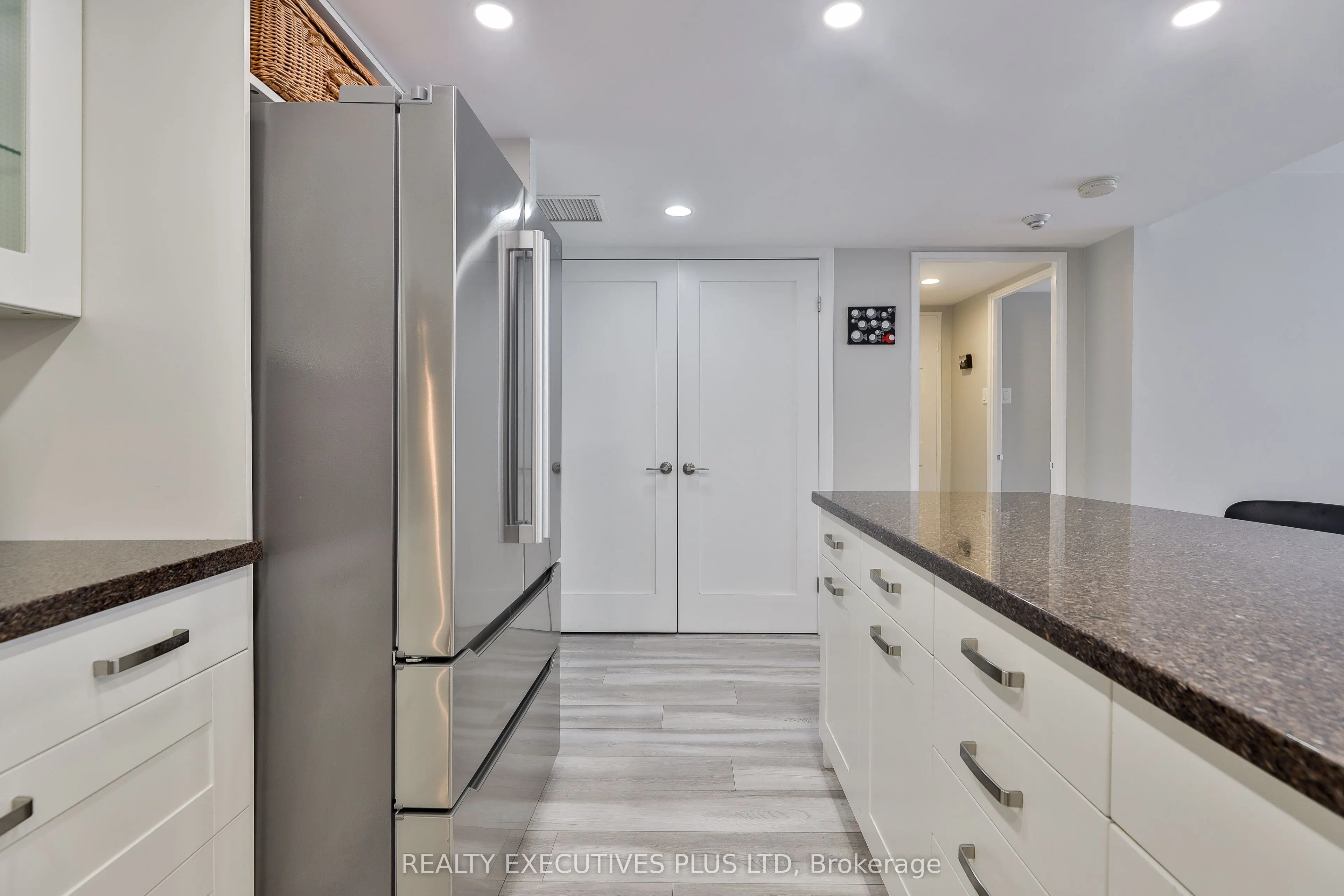 701 King Street W, #811