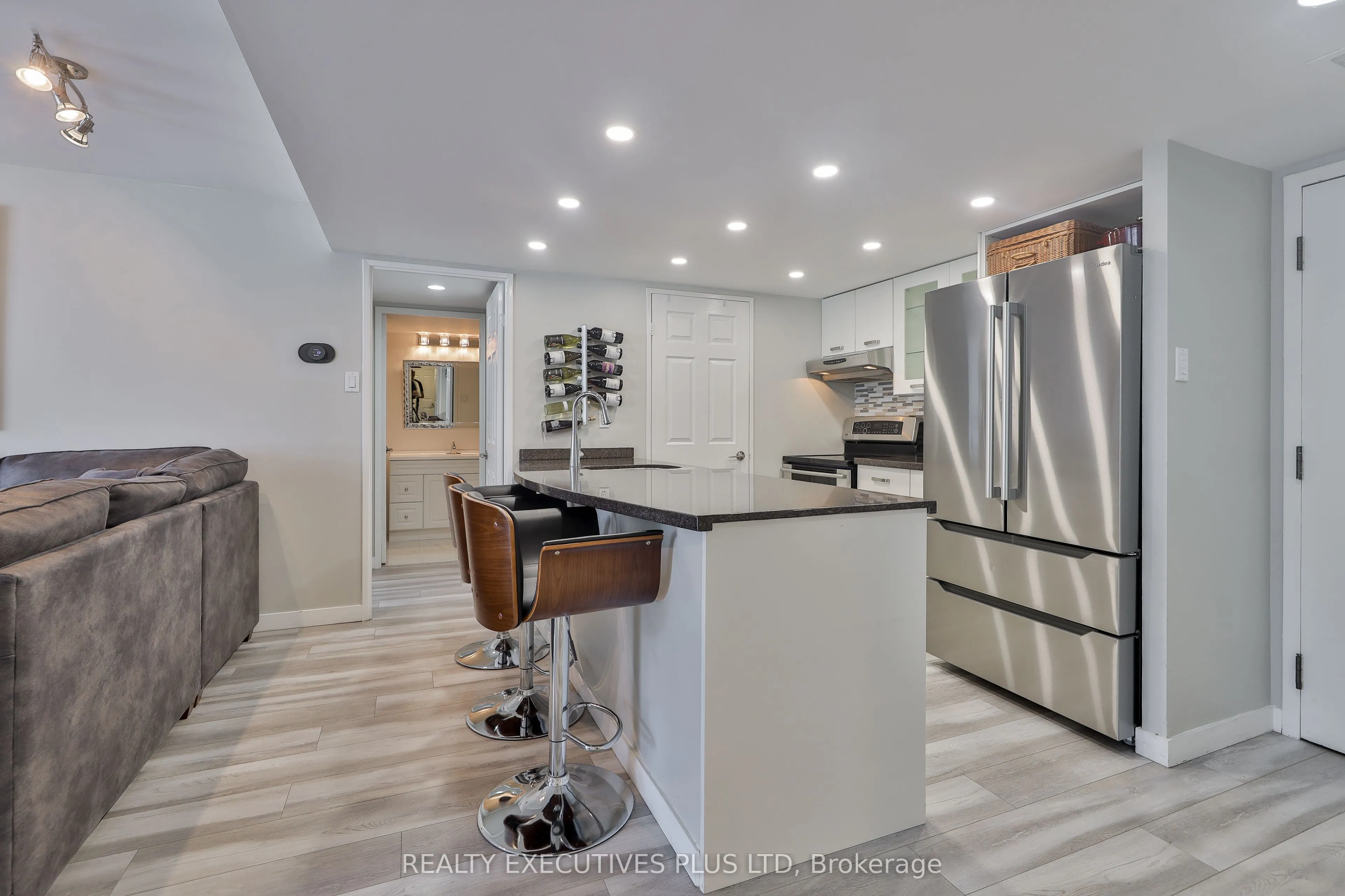 701 King Street W, #811