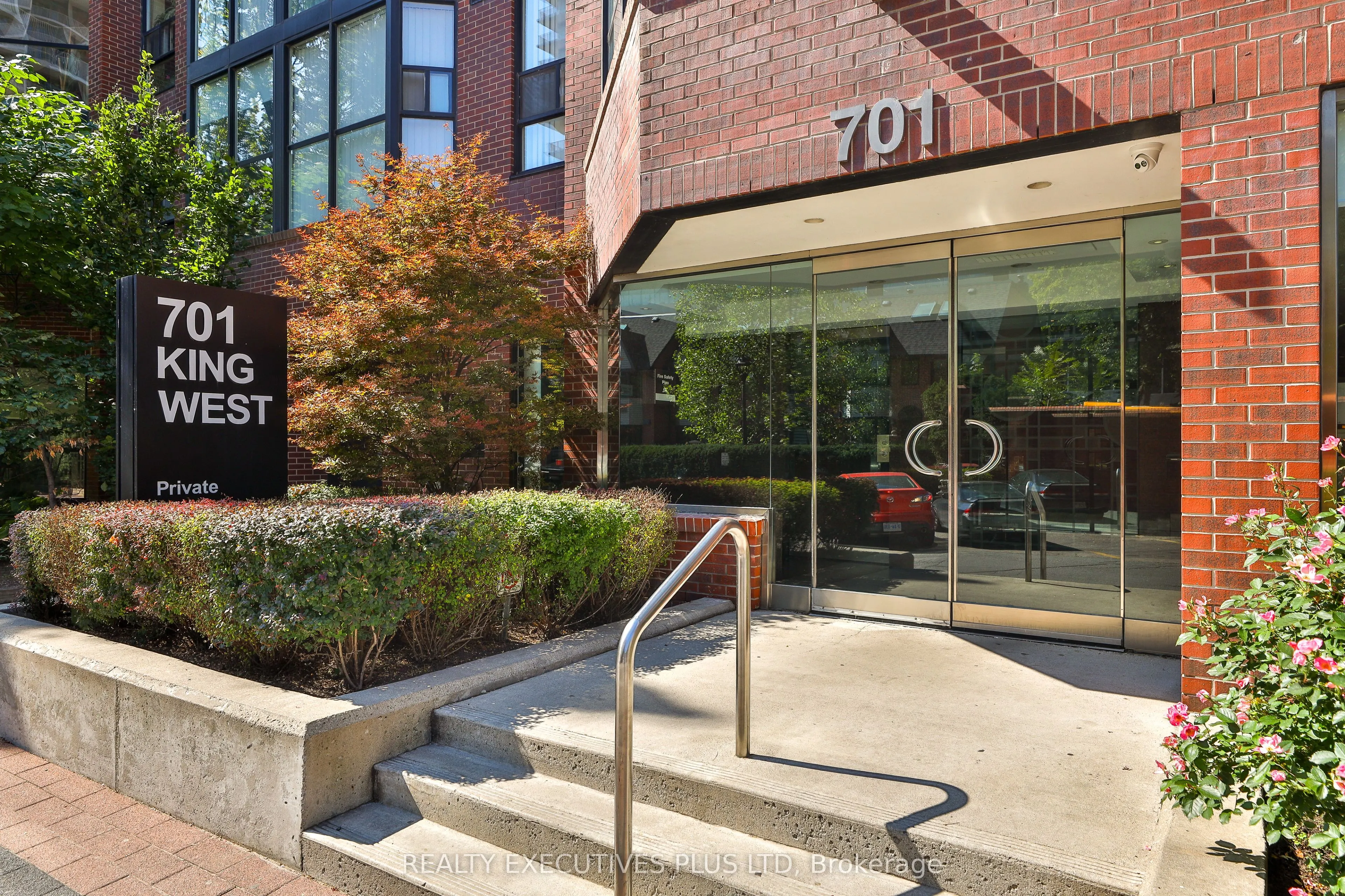 701 King Street W, #811