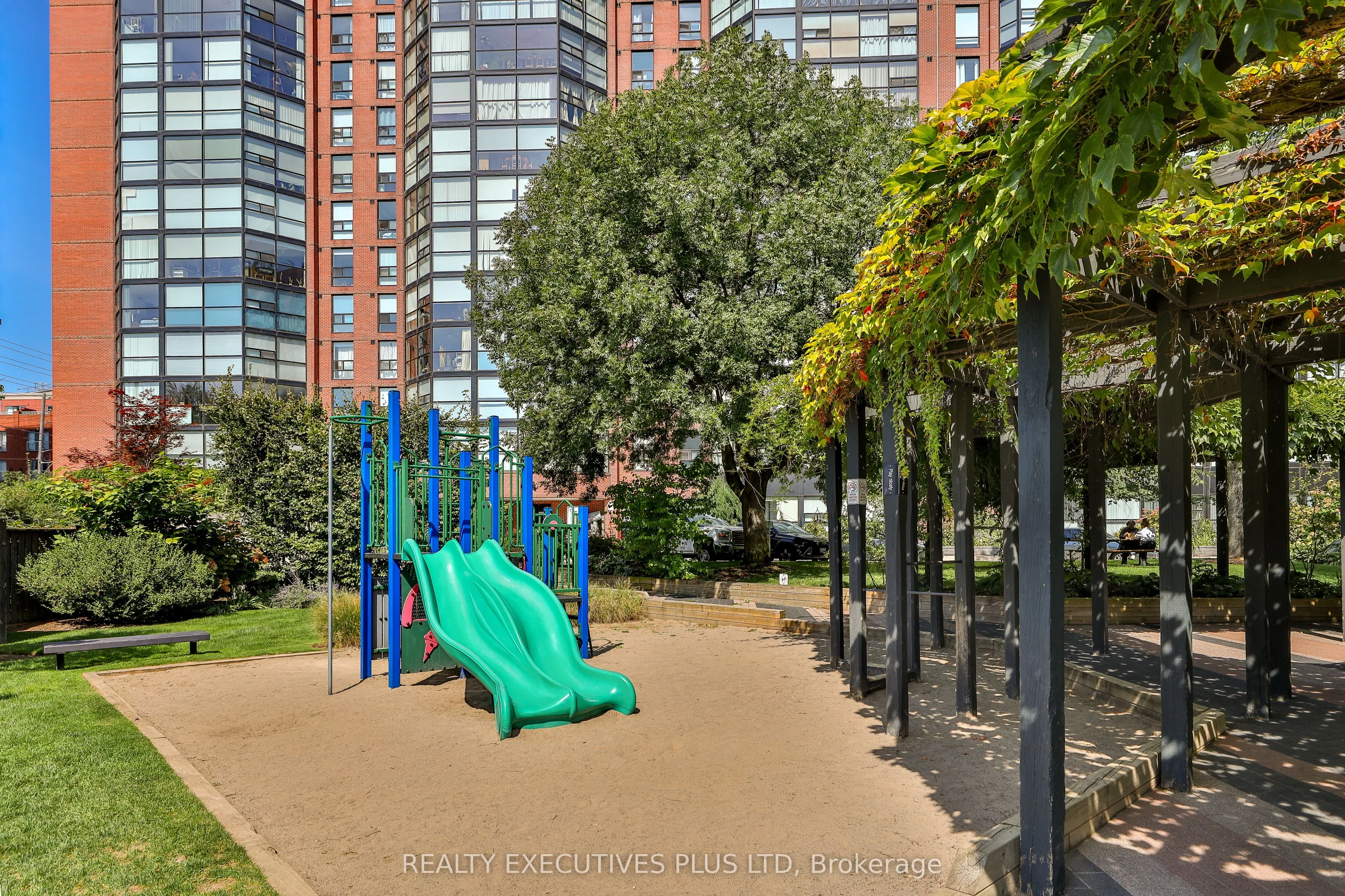 701 King Street W, #811