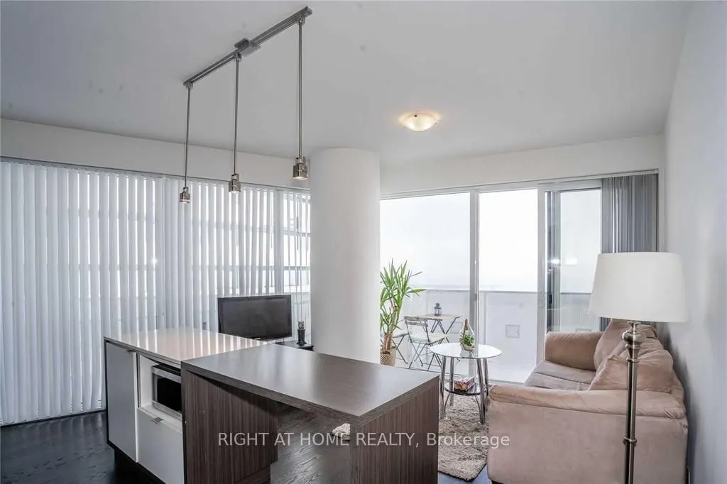 100 Harbour Street, #6407