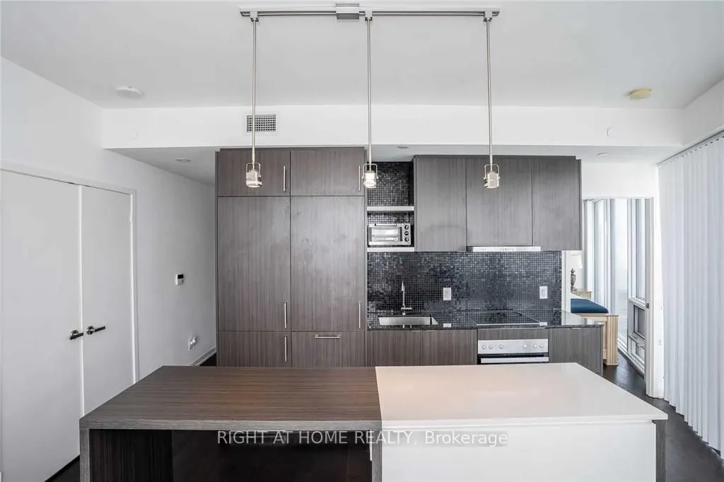 100 Harbour Street, #6407
