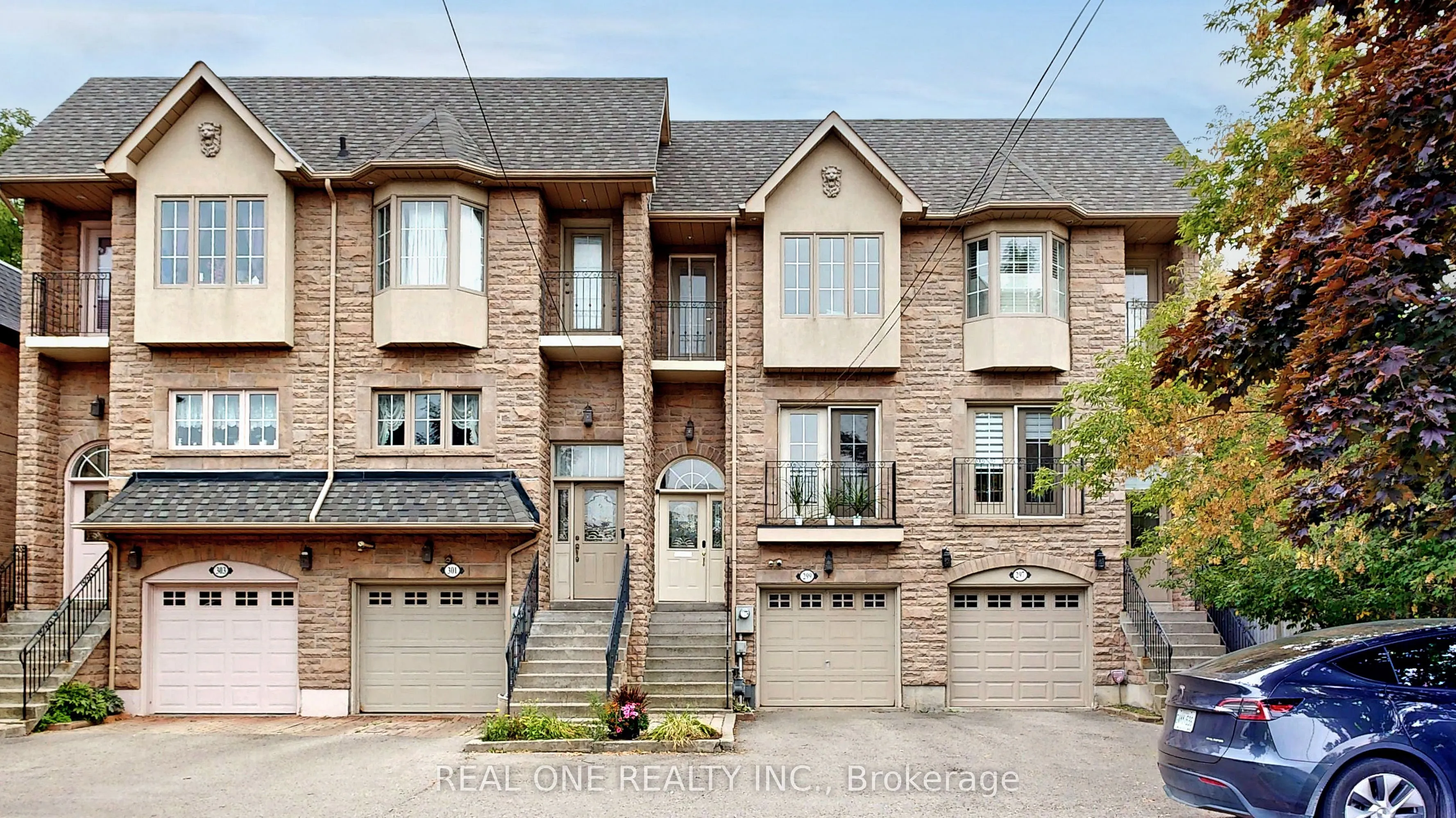 299 Finch Avenue E