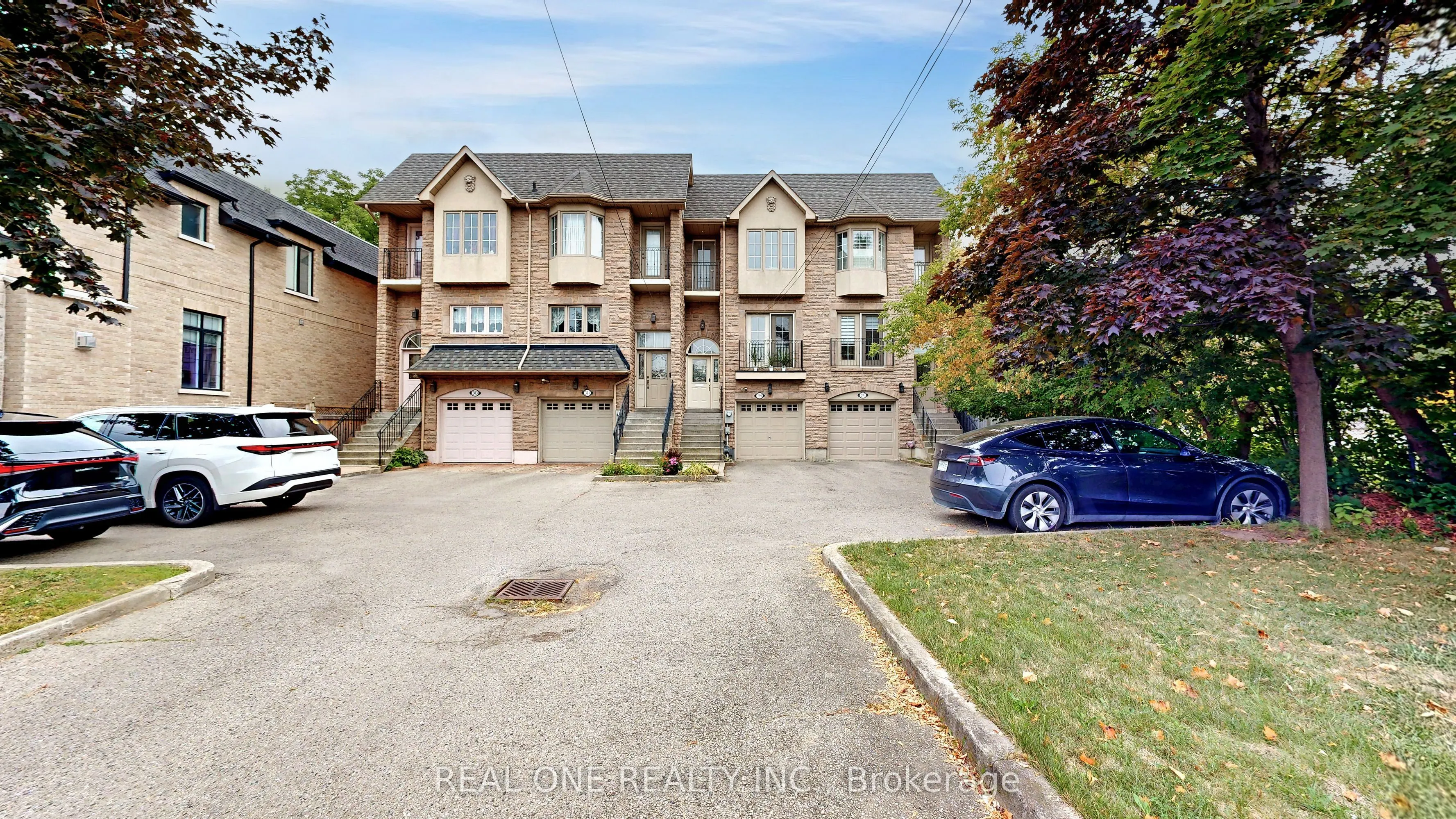 299 Finch Avenue E