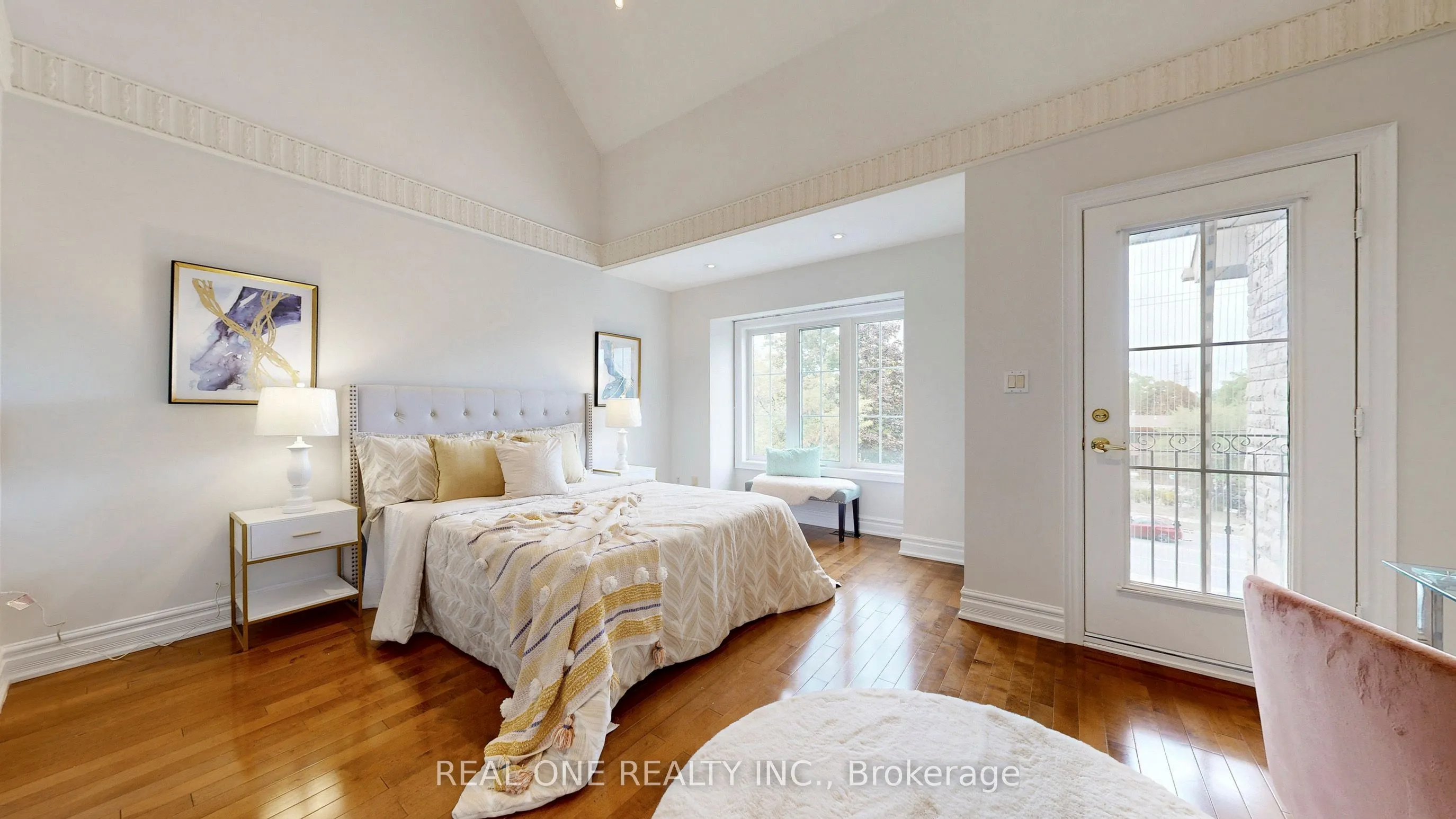 299 Finch Avenue E