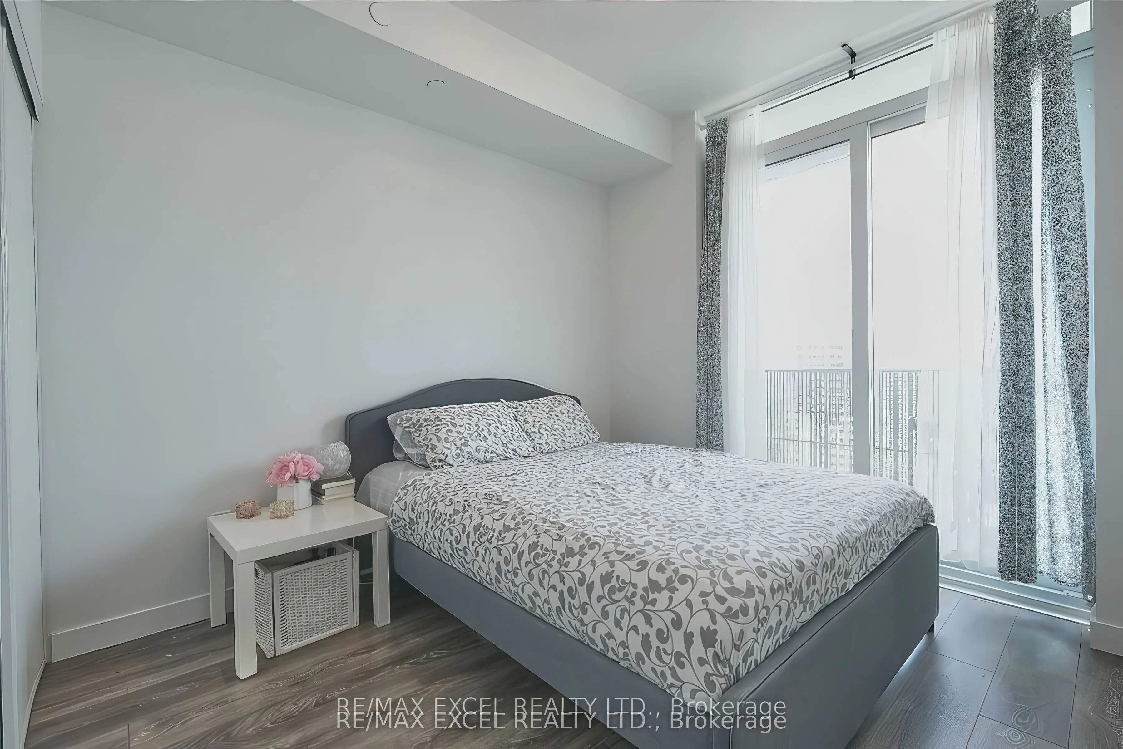 8 Eglinton Avenue E, #3209