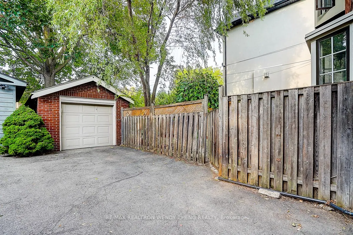 42 Willowbank Boulevard