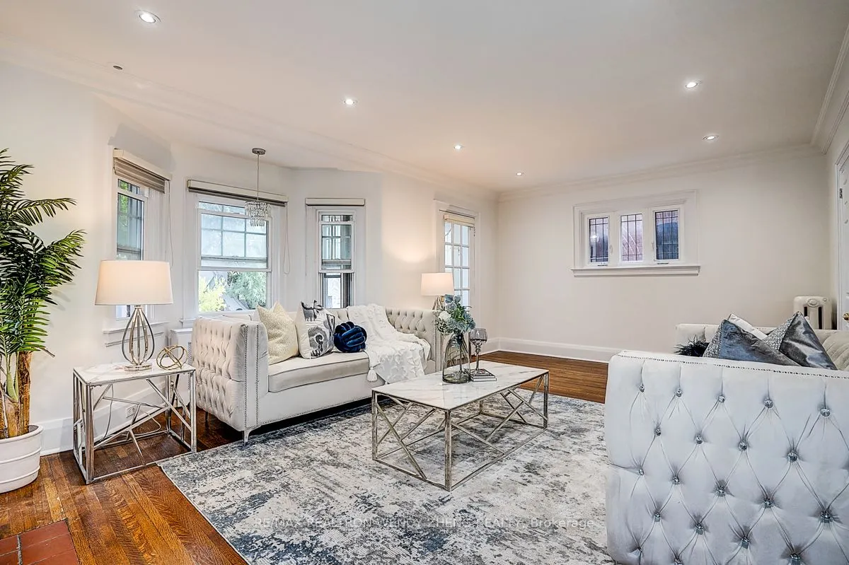 42 Willowbank Boulevard