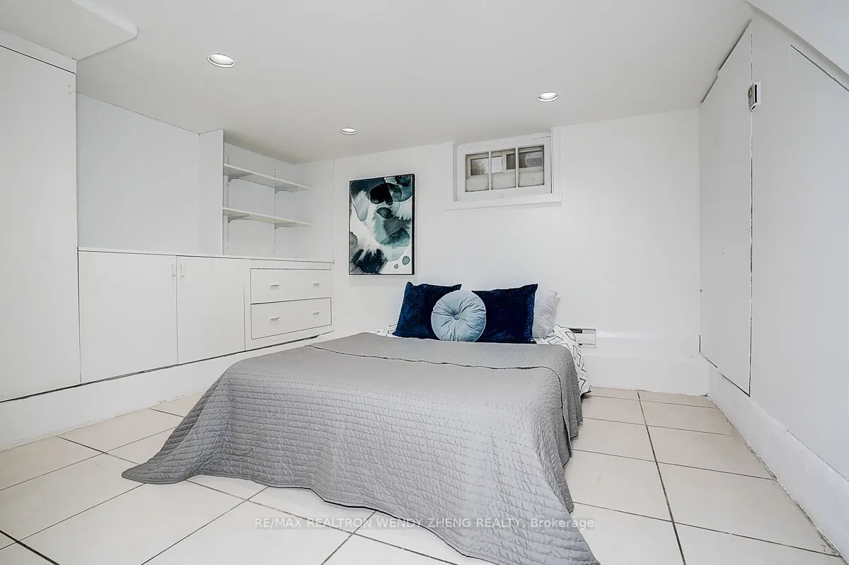 42 Willowbank Boulevard