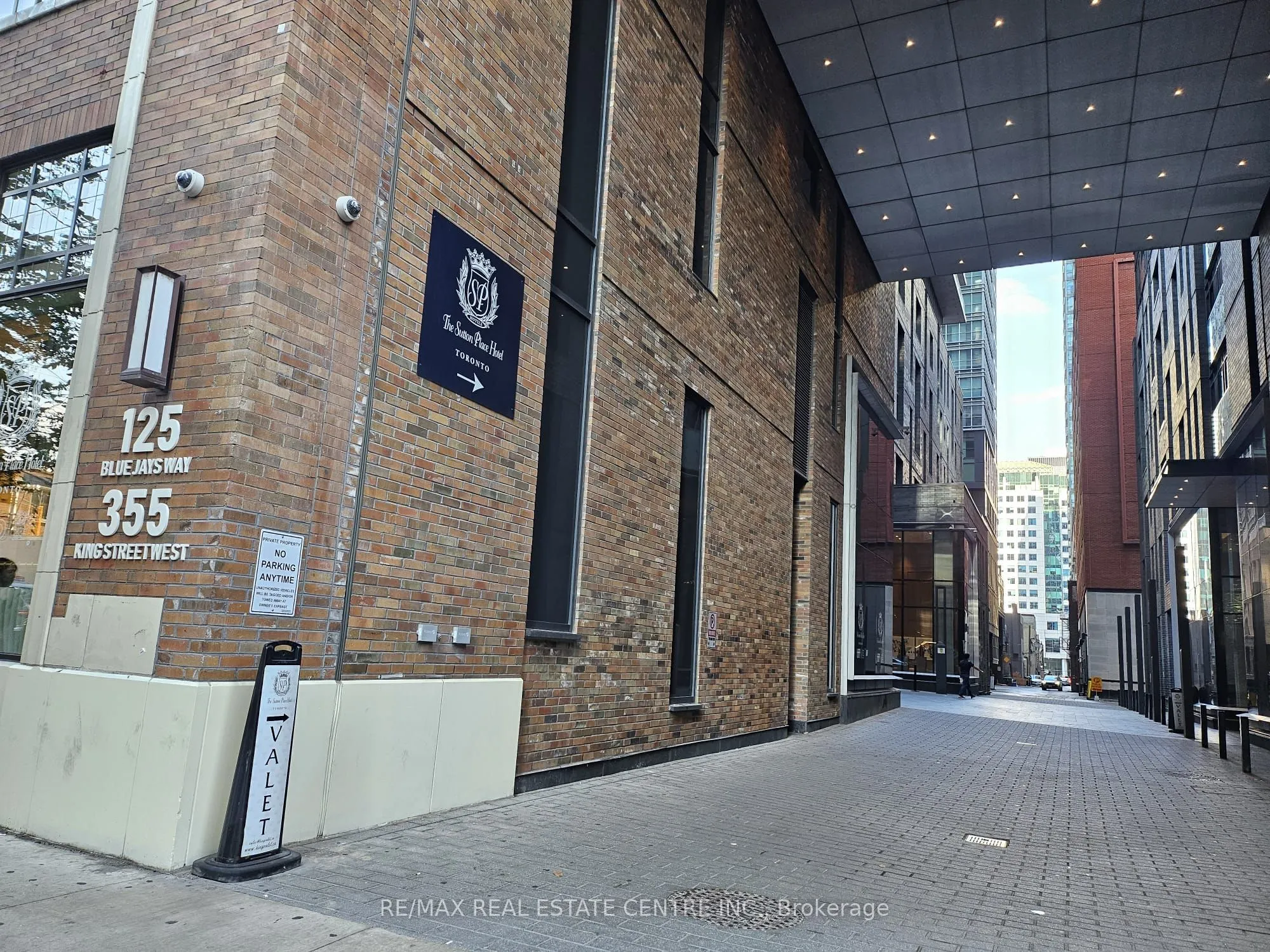 125 Blue Jays Way, #2507