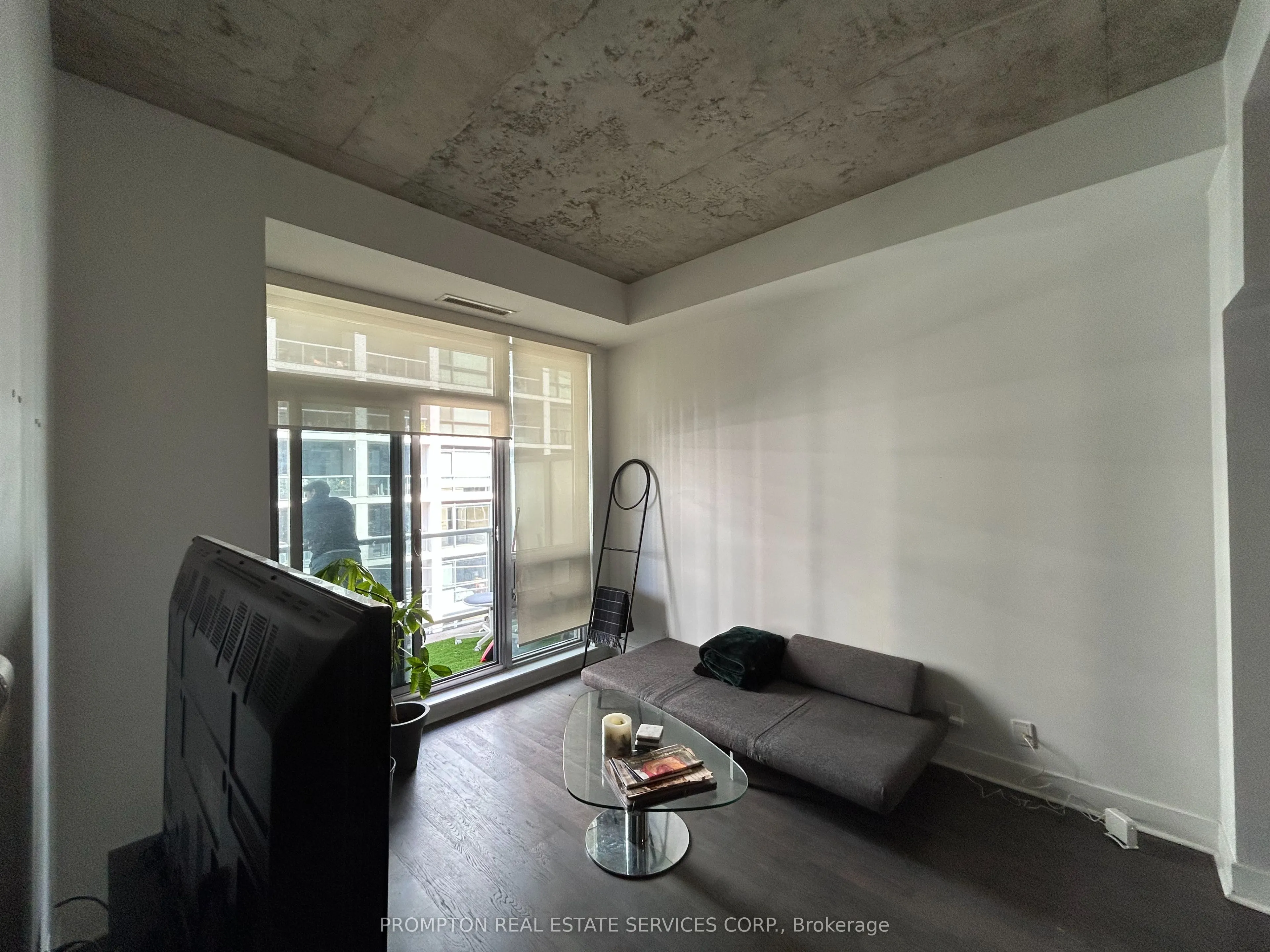399 Adelaide Street W, #517