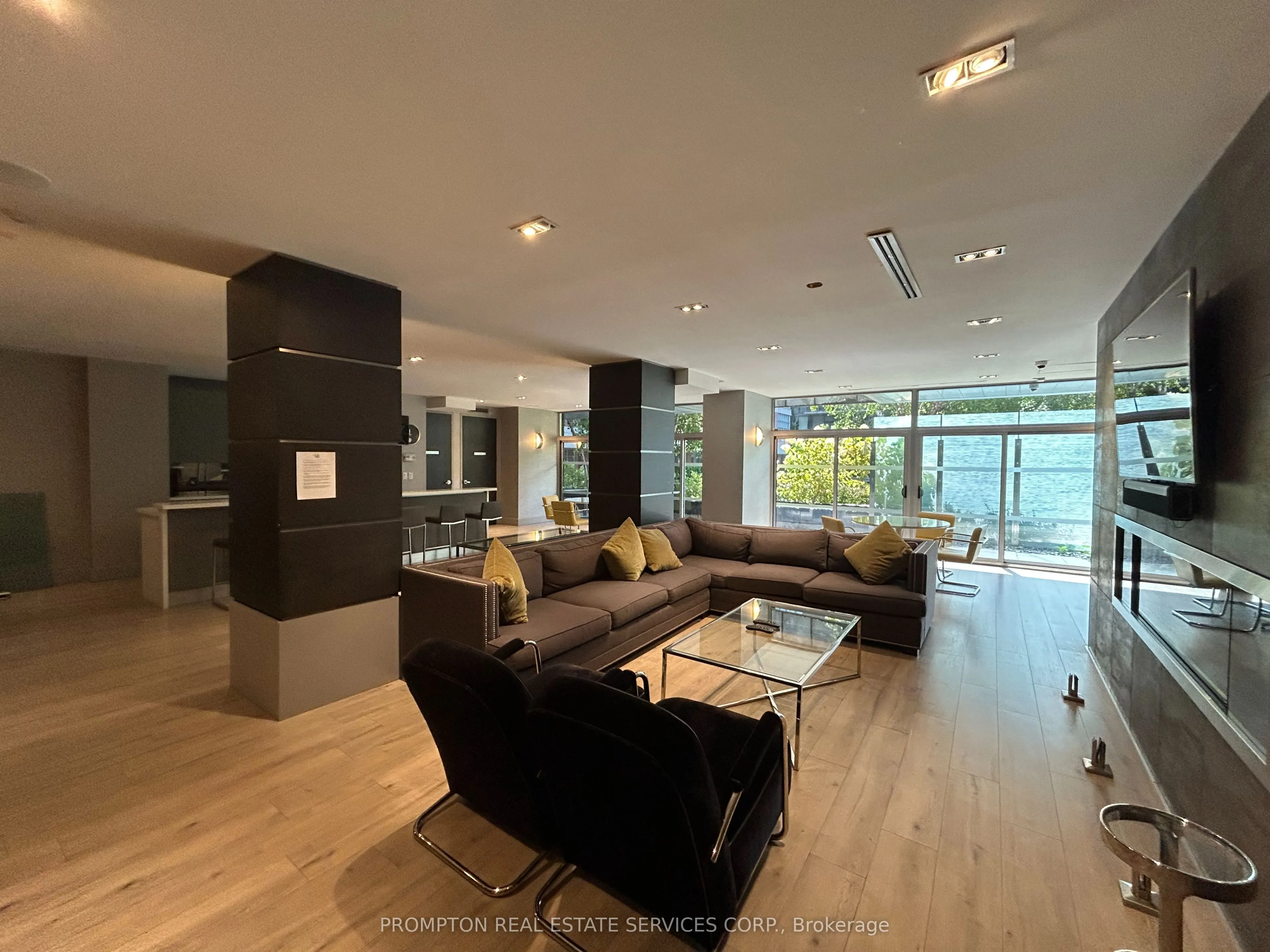 399 Adelaide Street W, #517