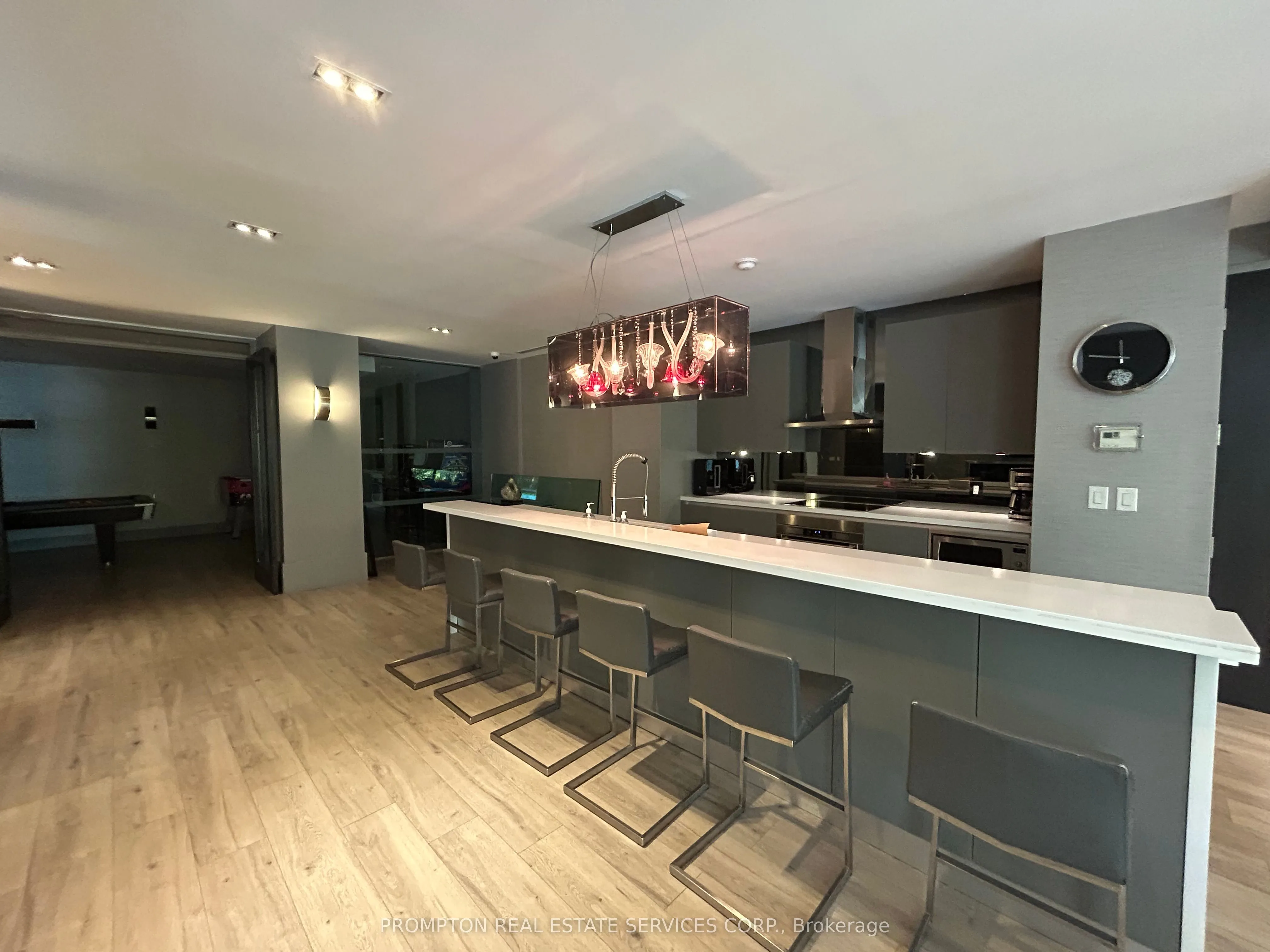 399 Adelaide Street W, #517