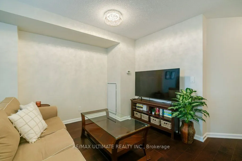 140 Simcoe Street, #1004