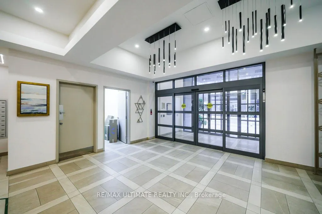 140 Simcoe Street, #1004