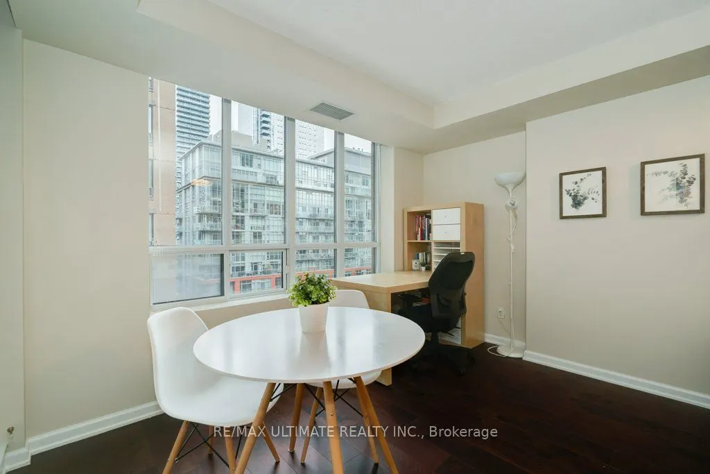 140 Simcoe Street, #1004