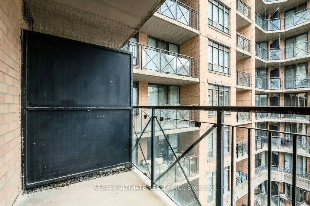140 Simcoe Street, #1004