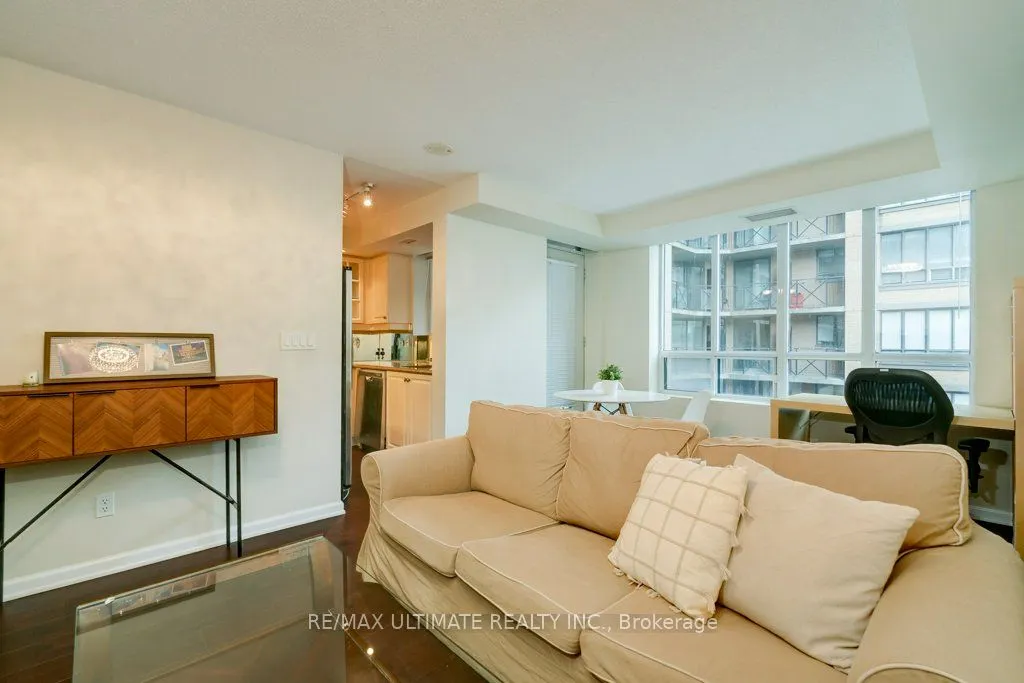 140 Simcoe Street, #1004