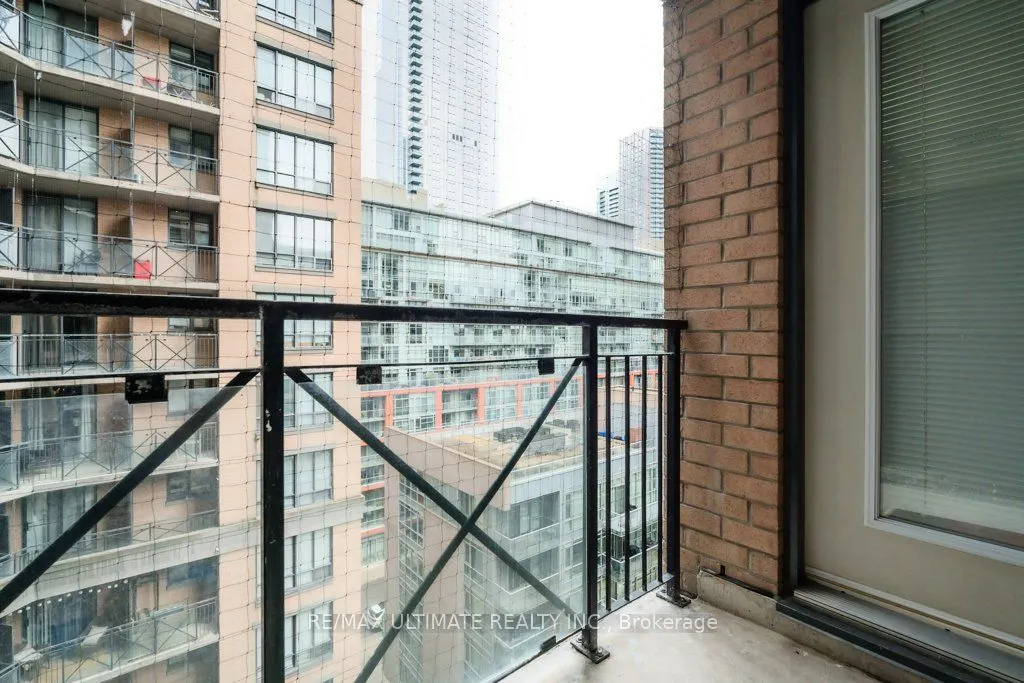 140 Simcoe Street, #1004