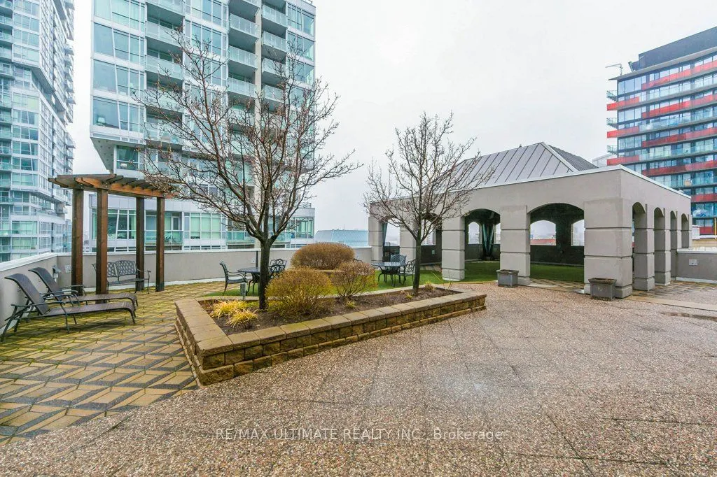 140 Simcoe Street, #1004