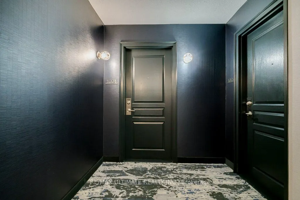140 Simcoe Street, #1004
