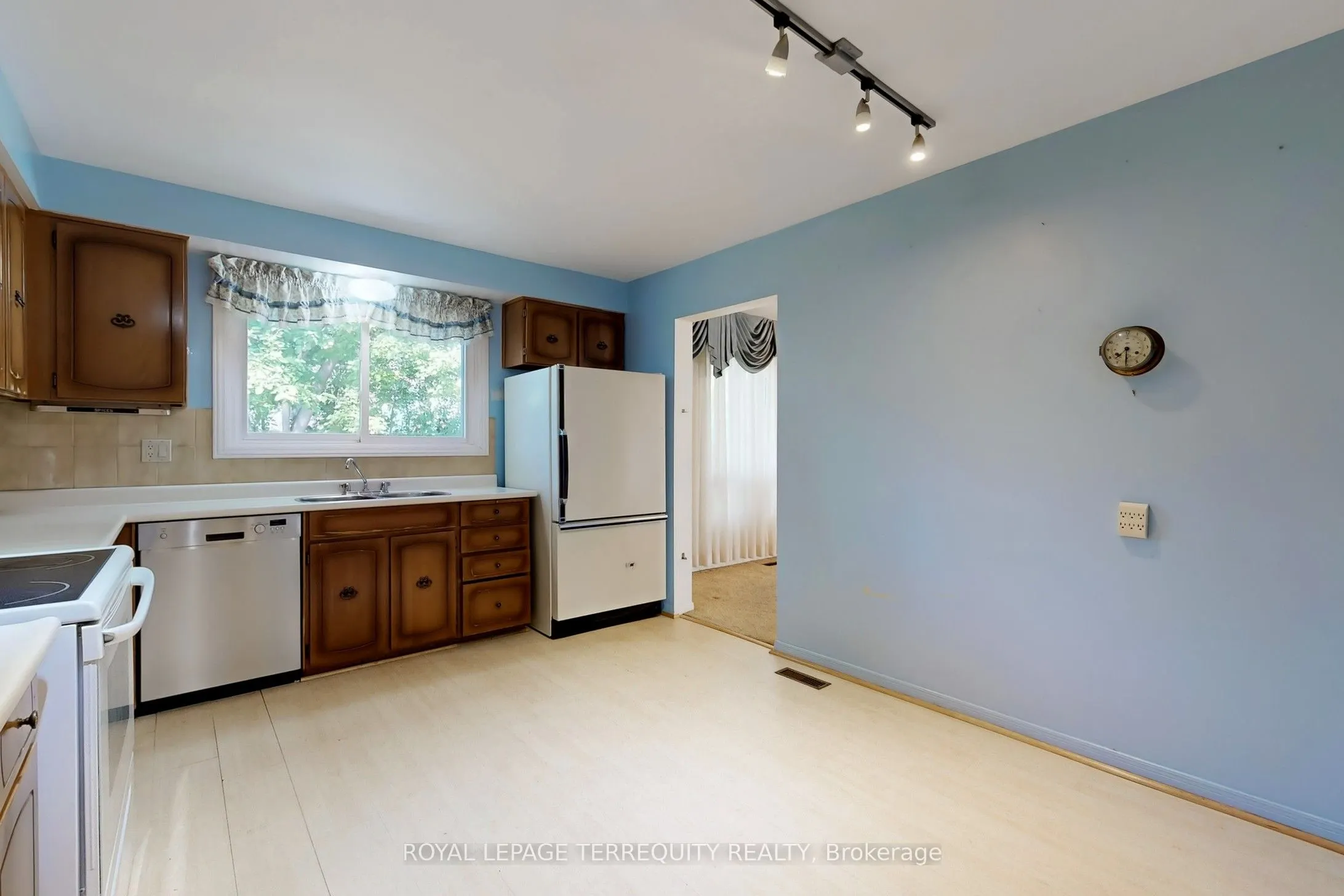 6 Tepee Court