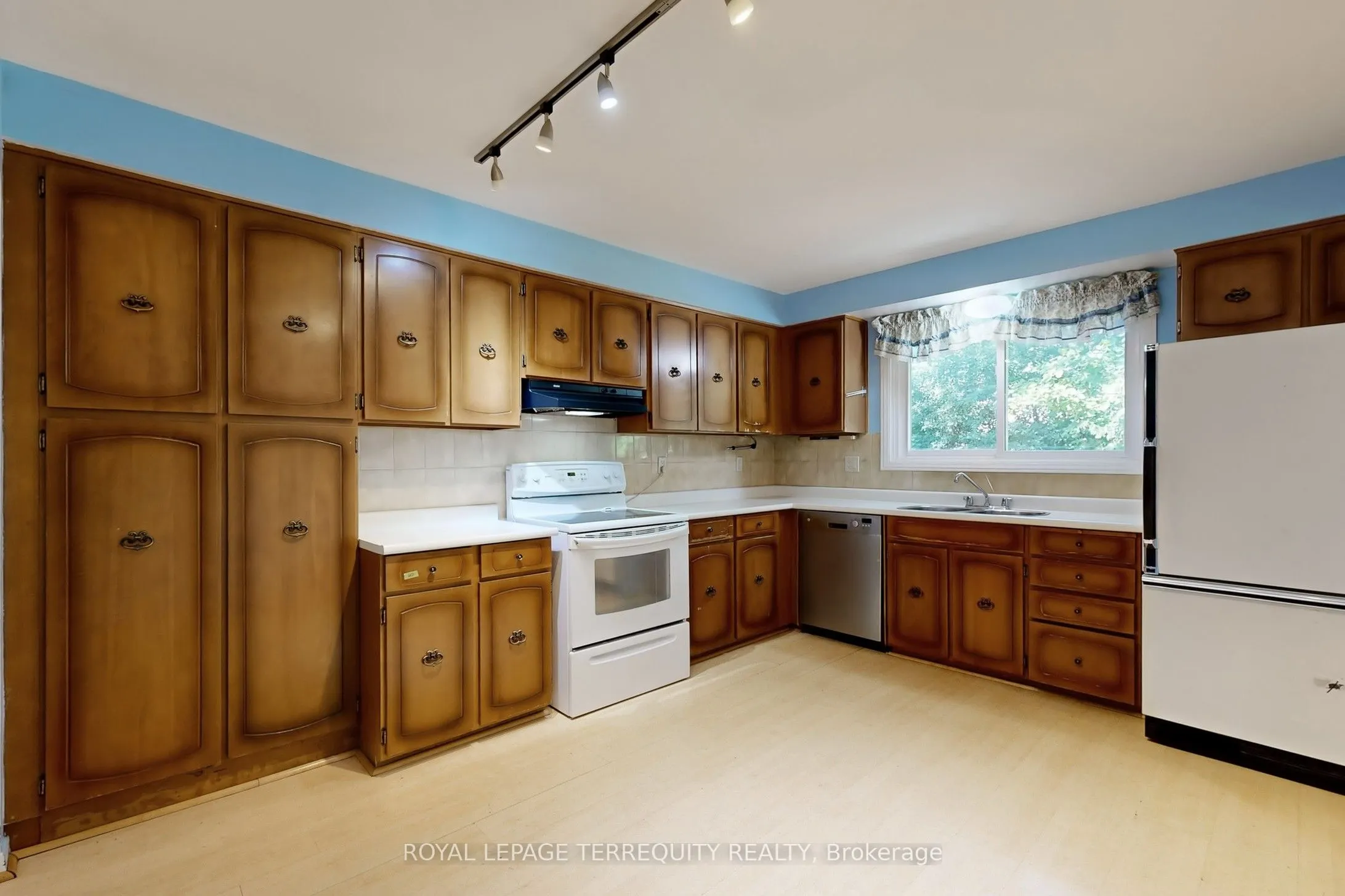 6 Tepee Court