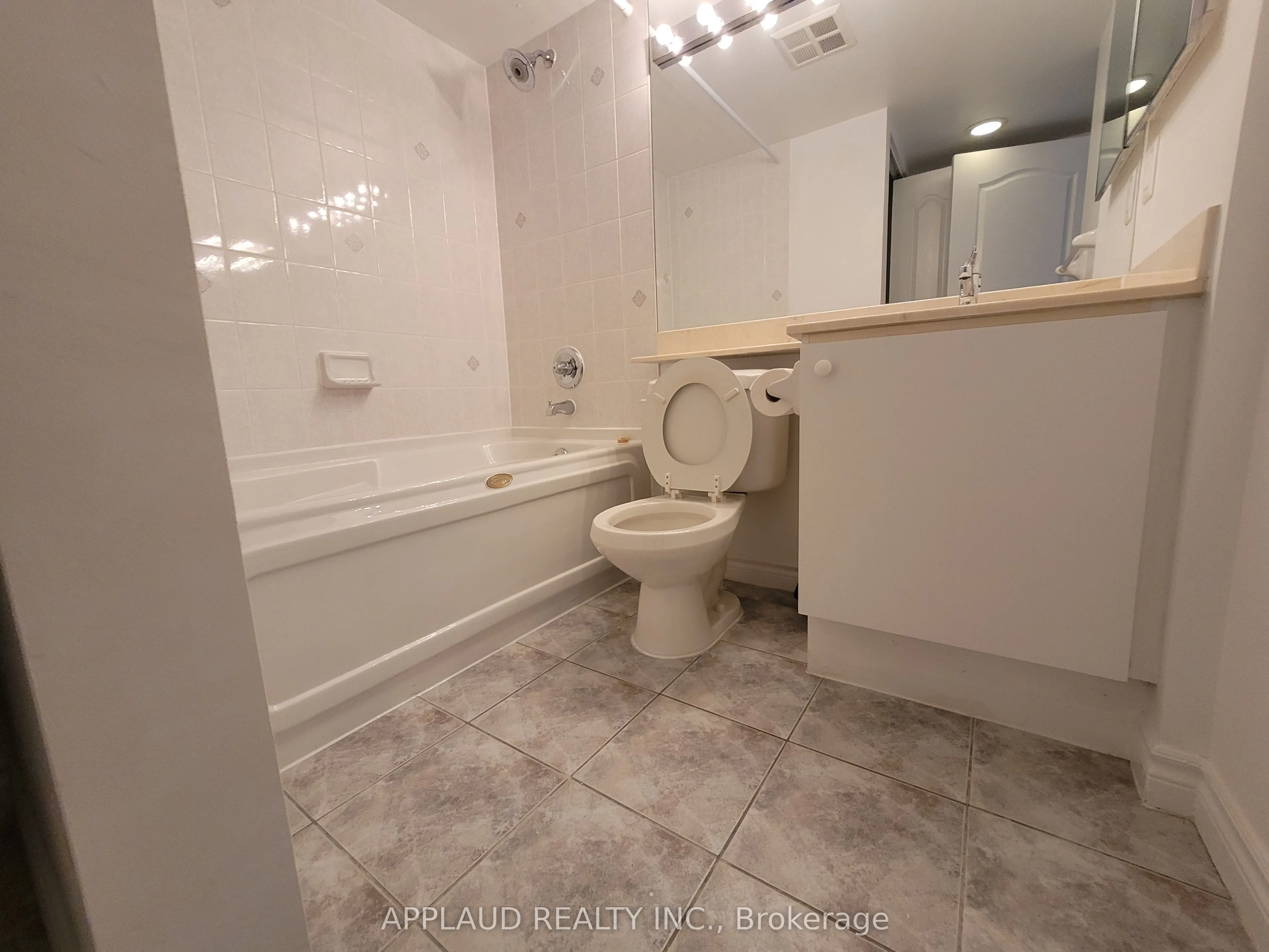 5 Rosehill Avenue, #203