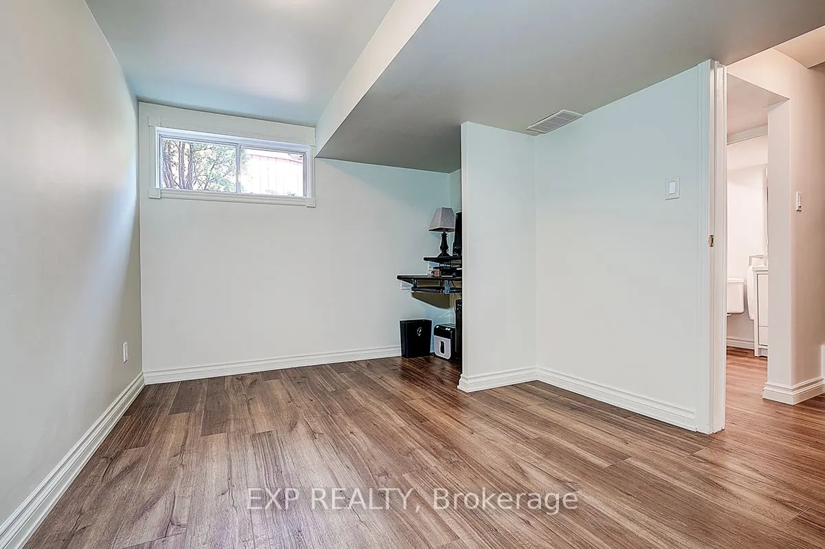 62 Kempsell Crescent