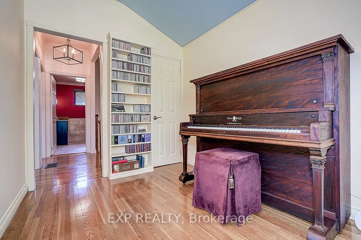 62 Kempsell Crescent