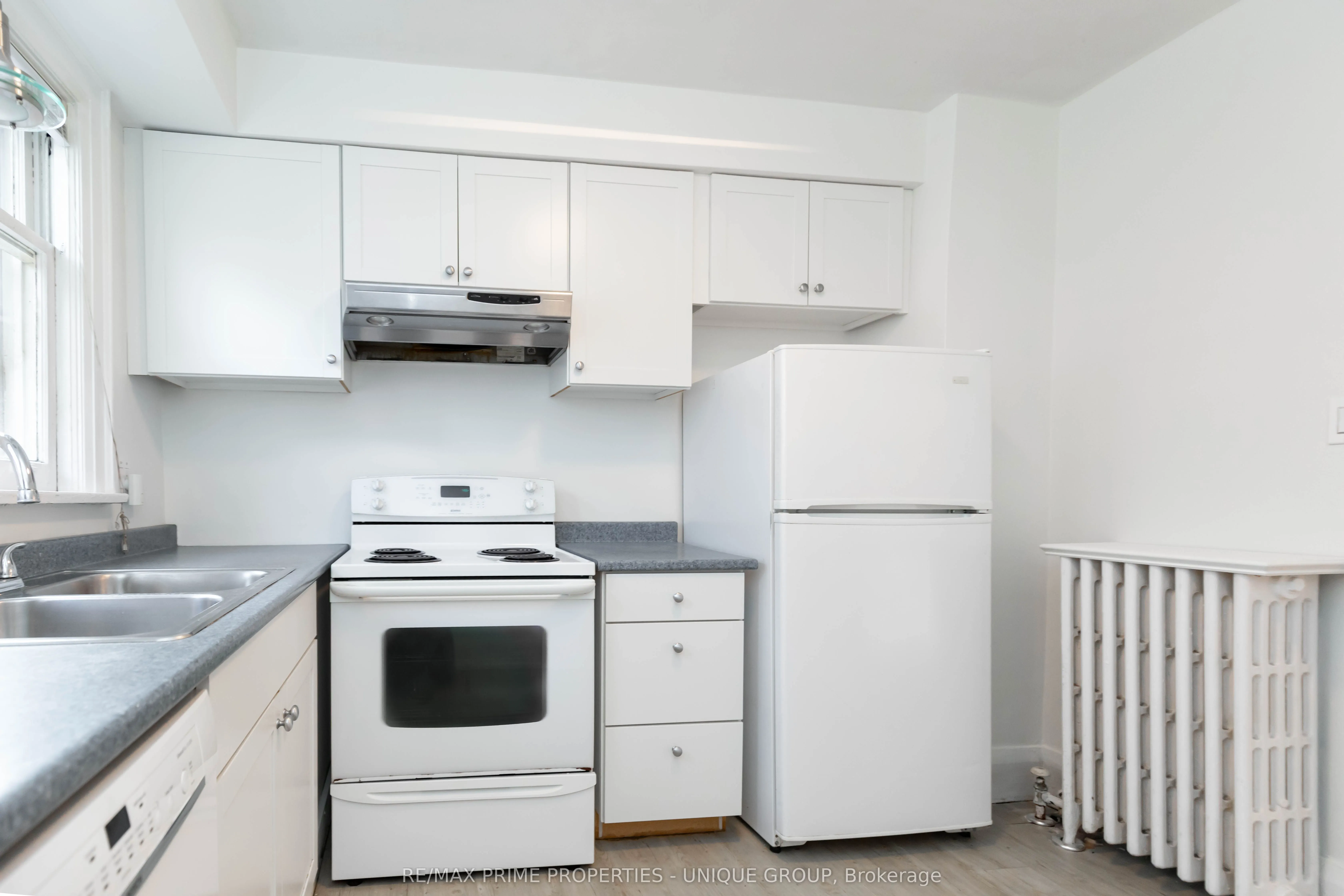 66 Burnaby Boulevard