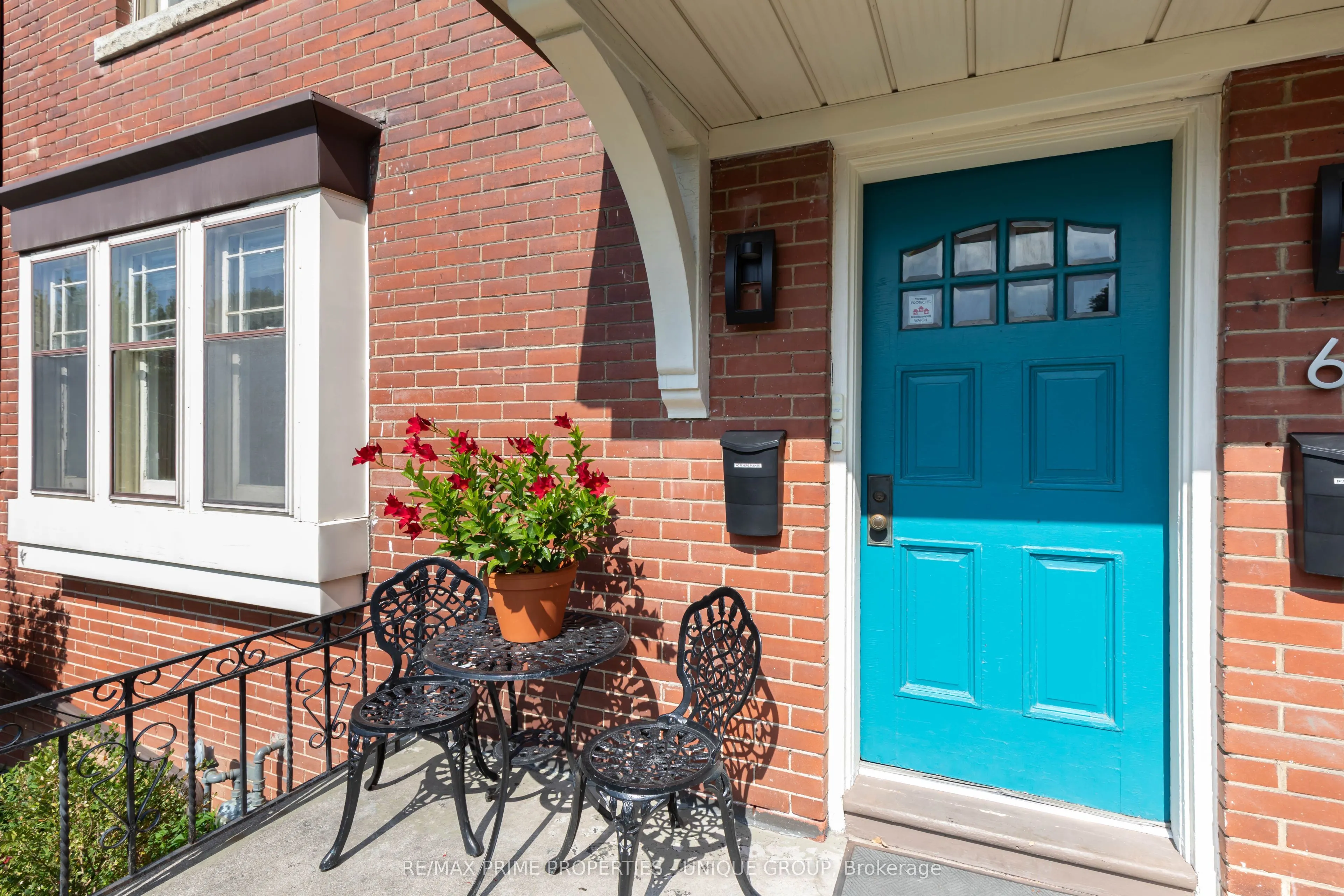 66 Burnaby Boulevard