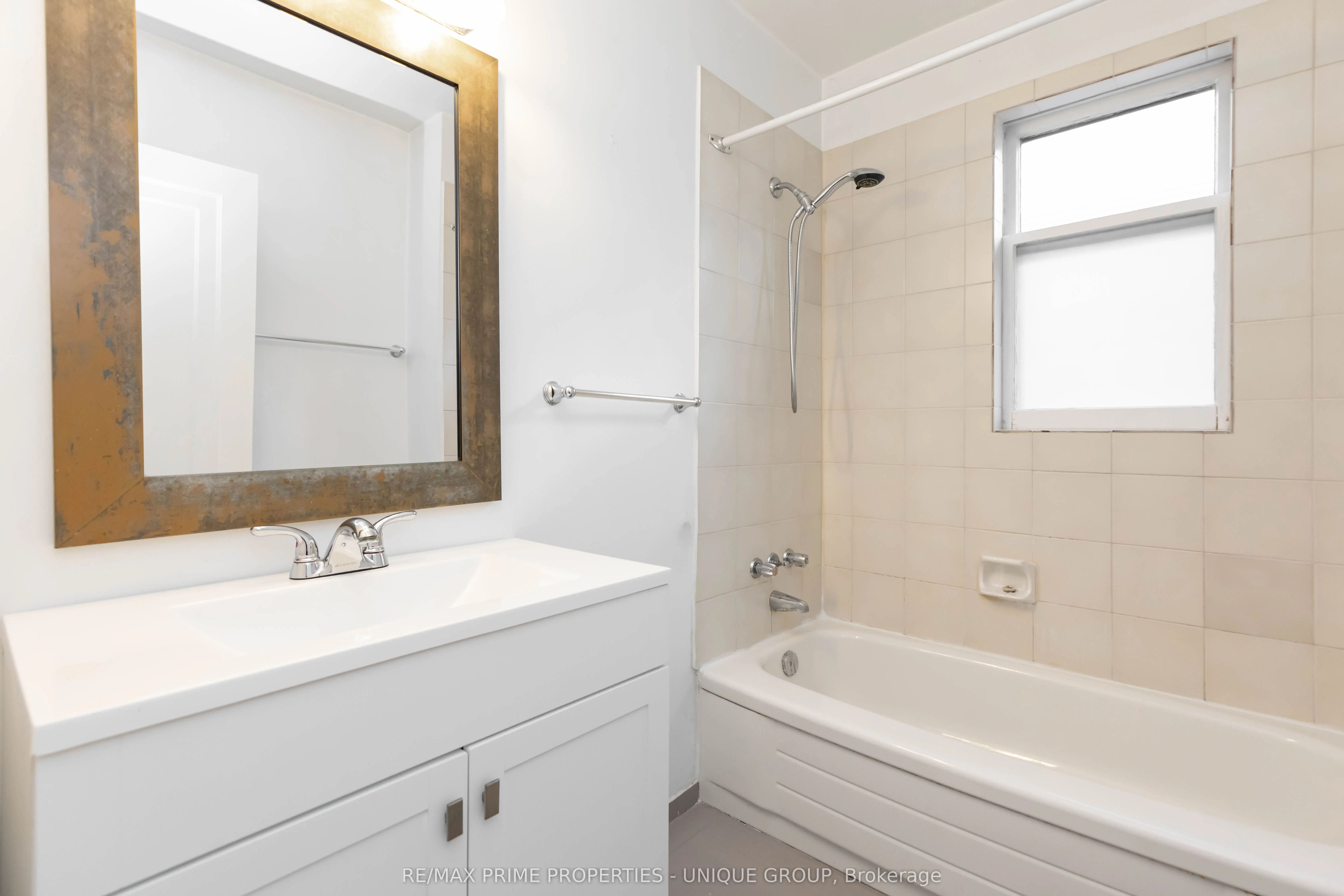 66 Burnaby Boulevard