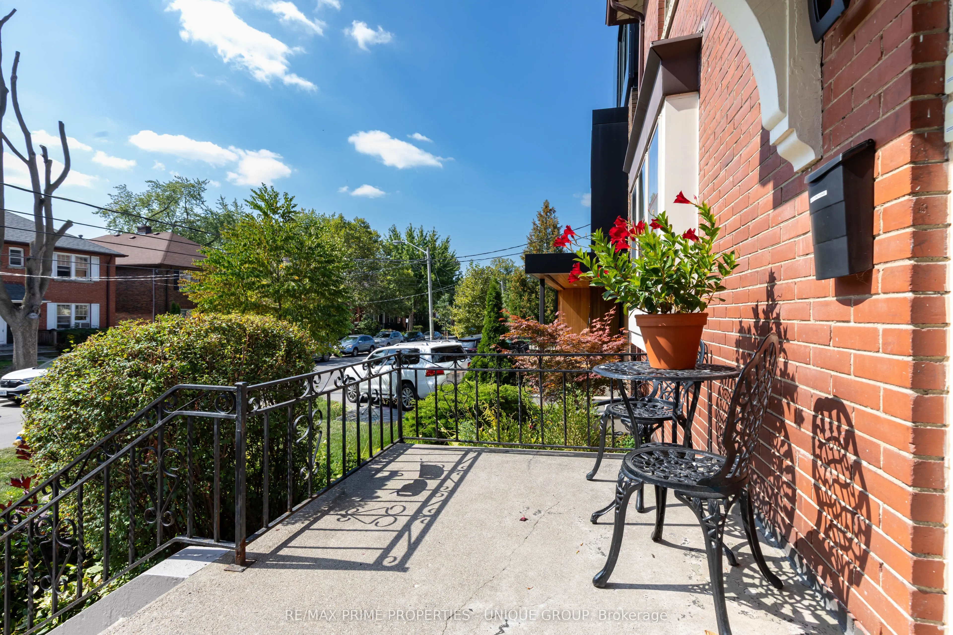66 Burnaby Boulevard