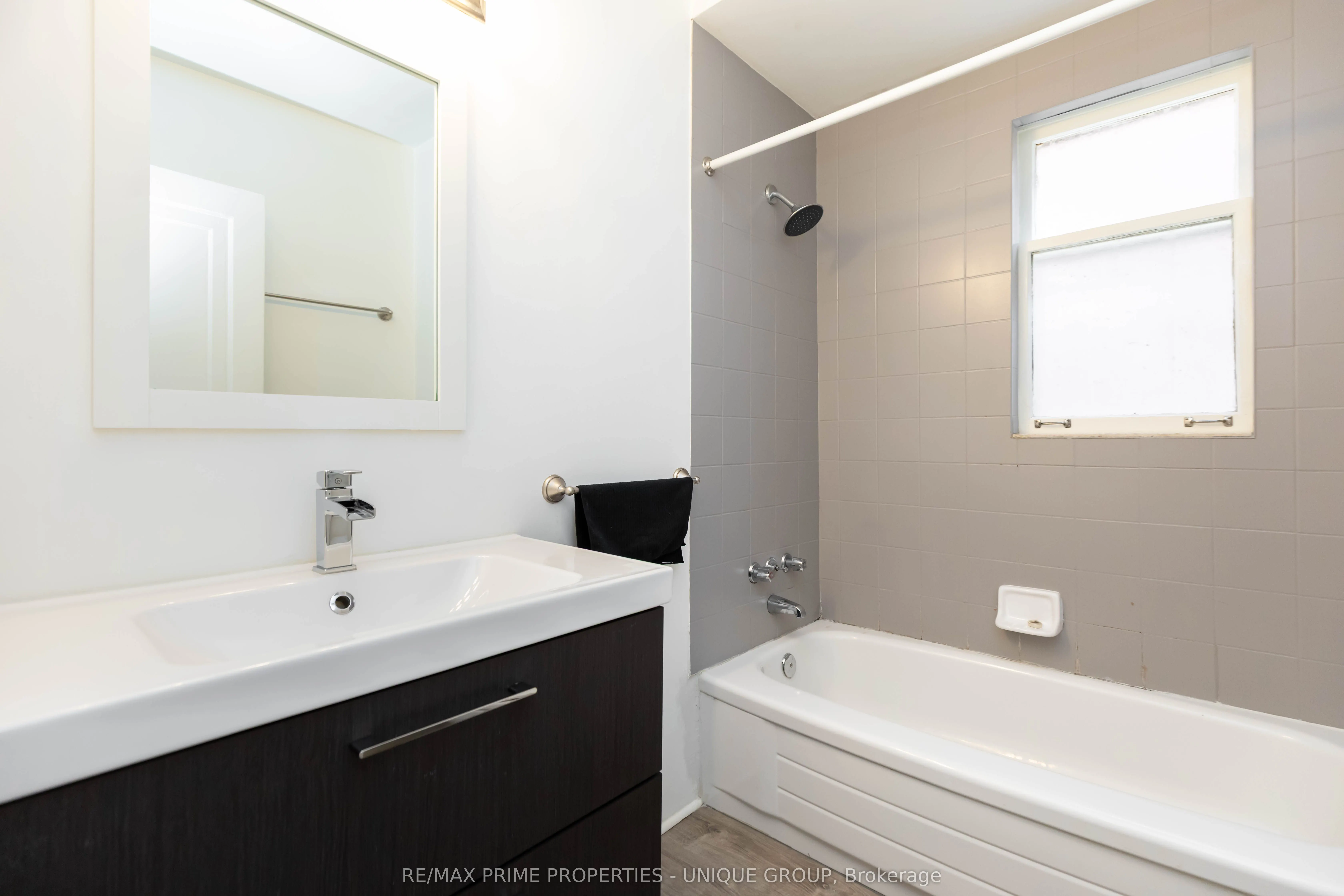 66 Burnaby Boulevard