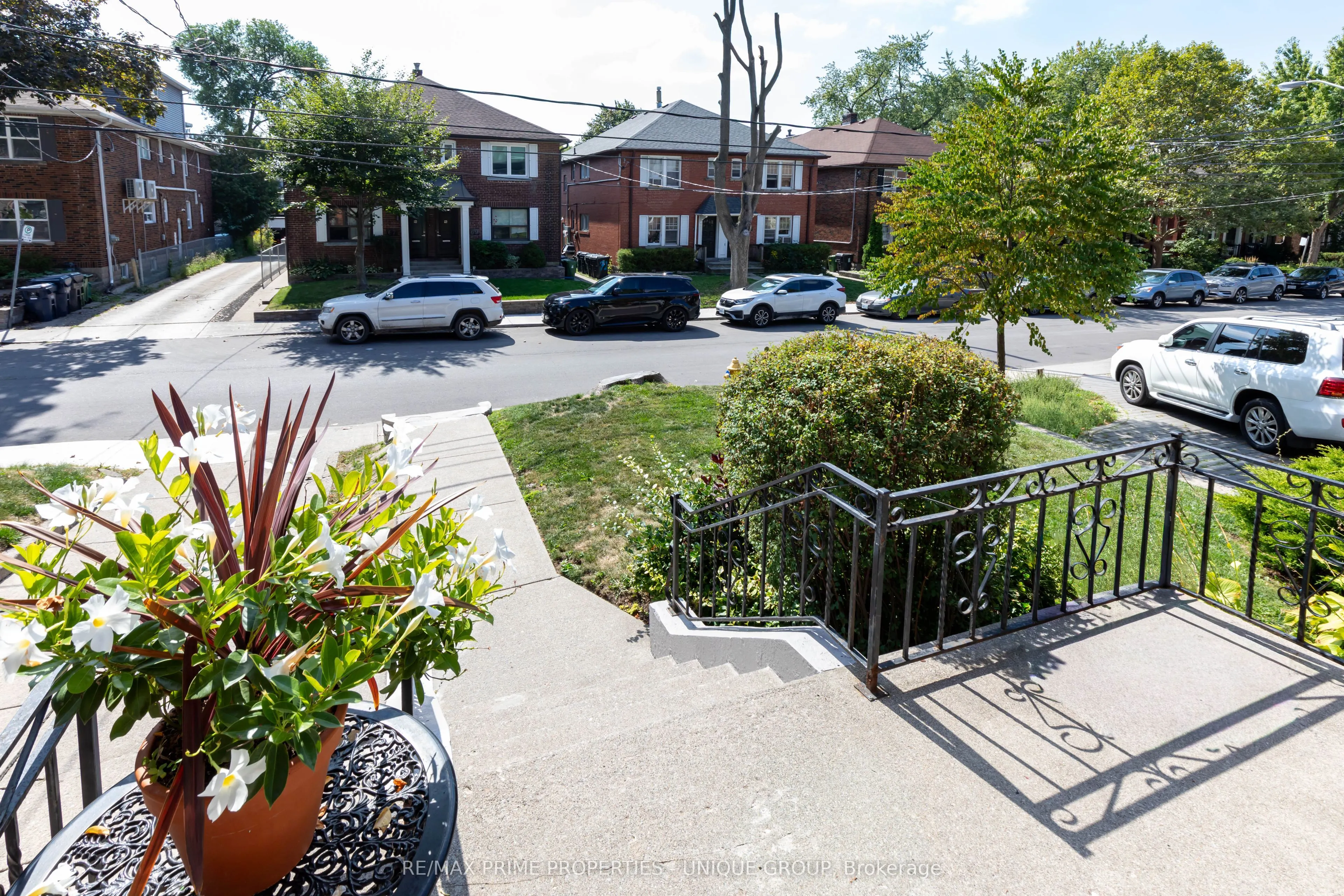 66 Burnaby Boulevard