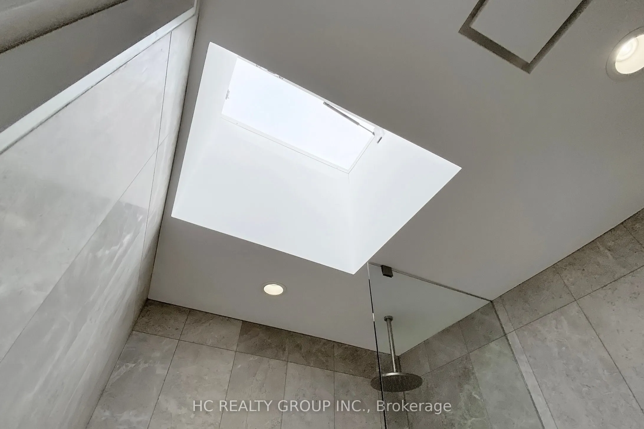899 Dundas Street W