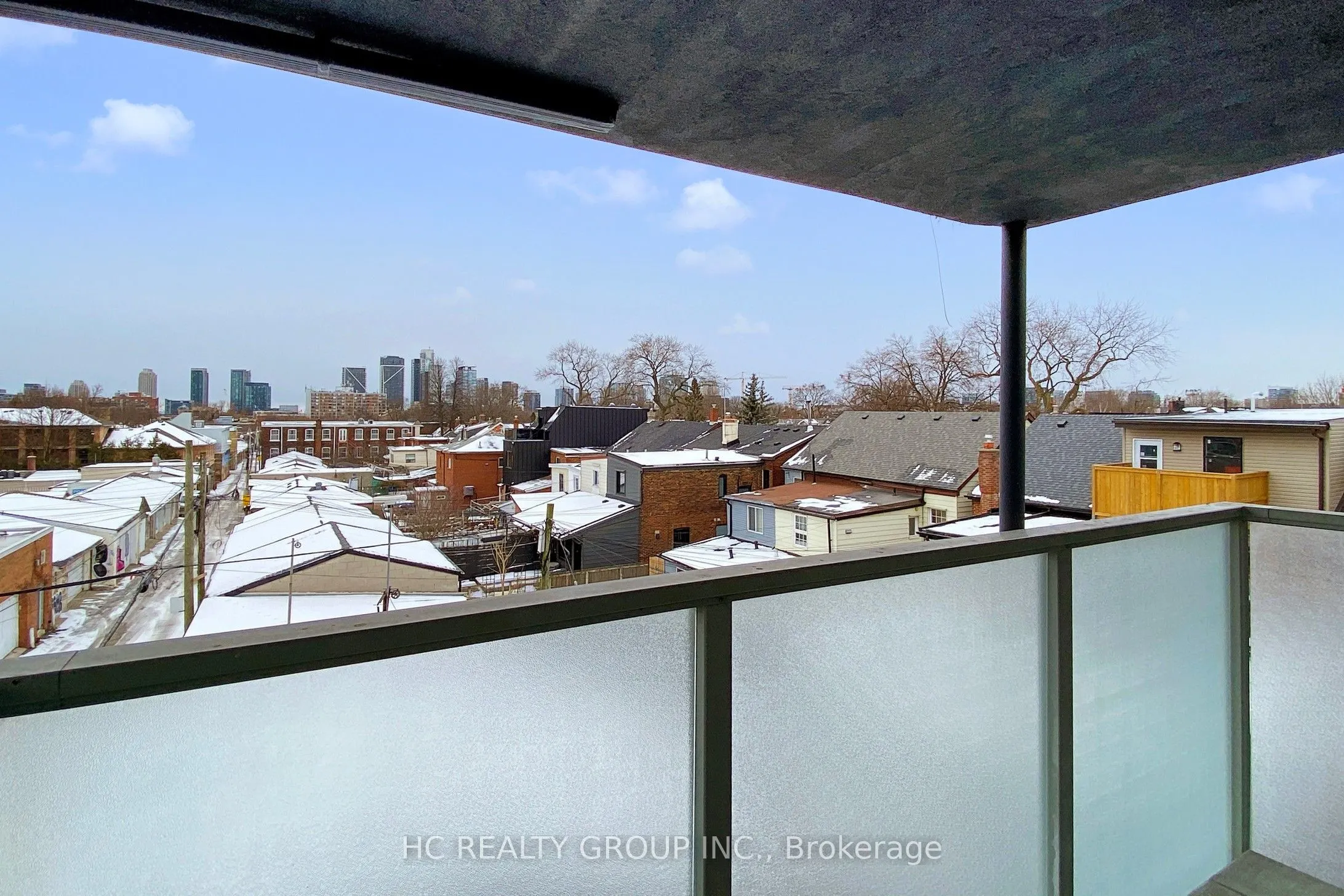 899 Dundas Street W