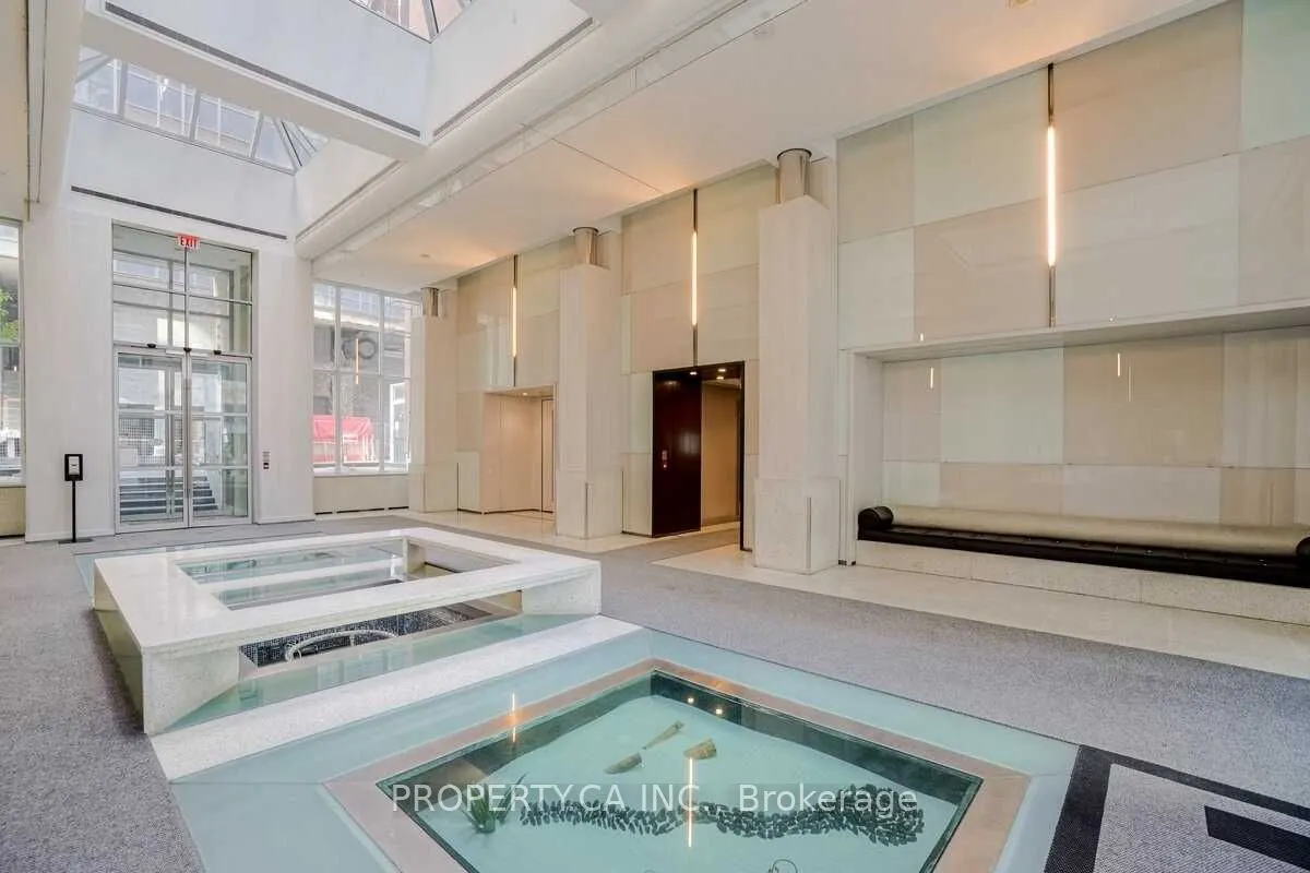 250 Wellington Street W, #1029