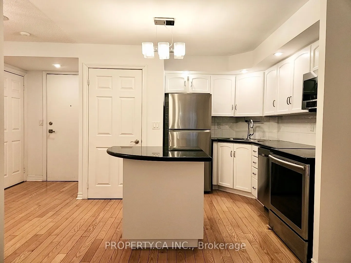 250 Wellington Street W, #1029