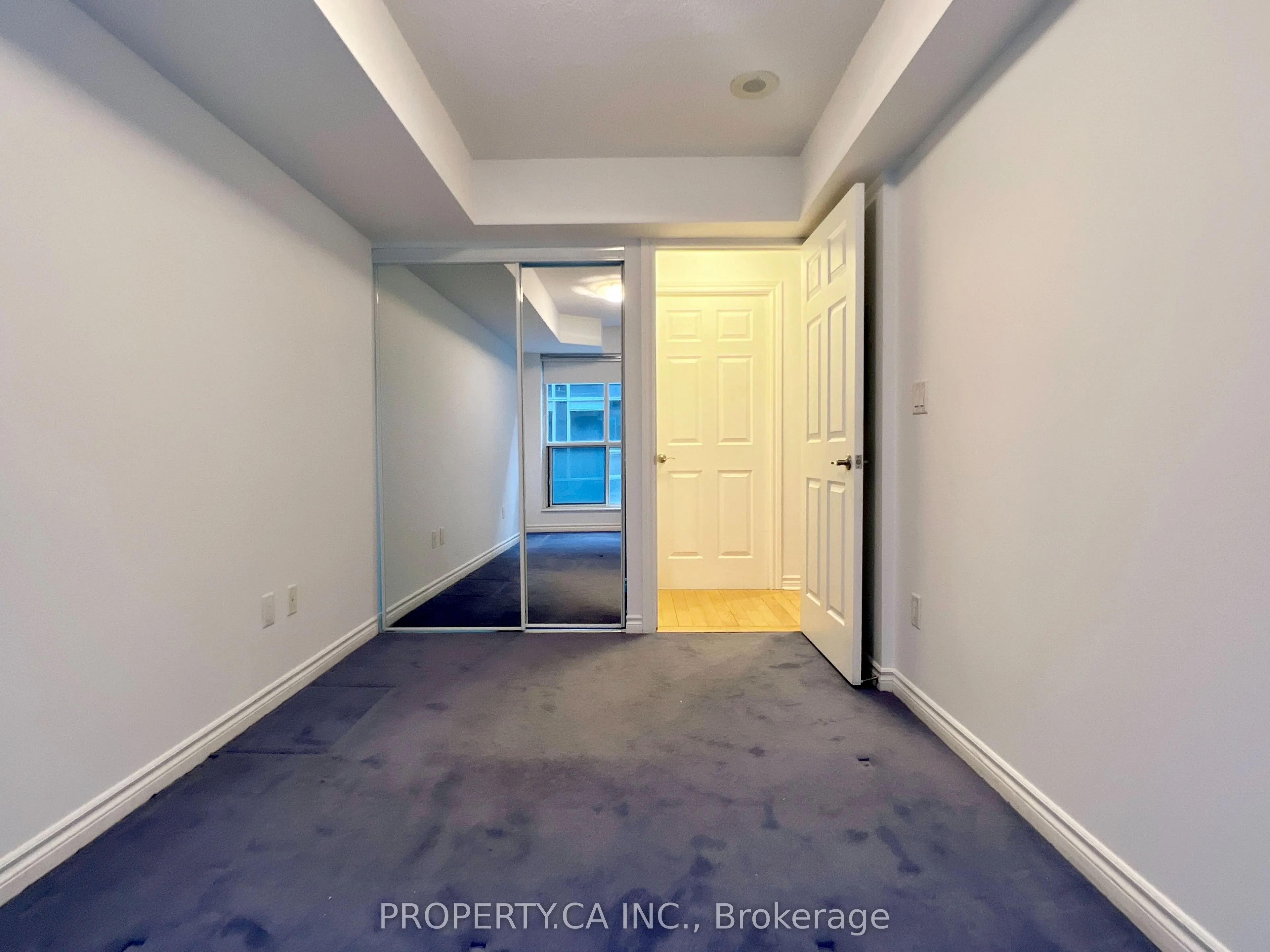 250 Wellington Street W, #1029