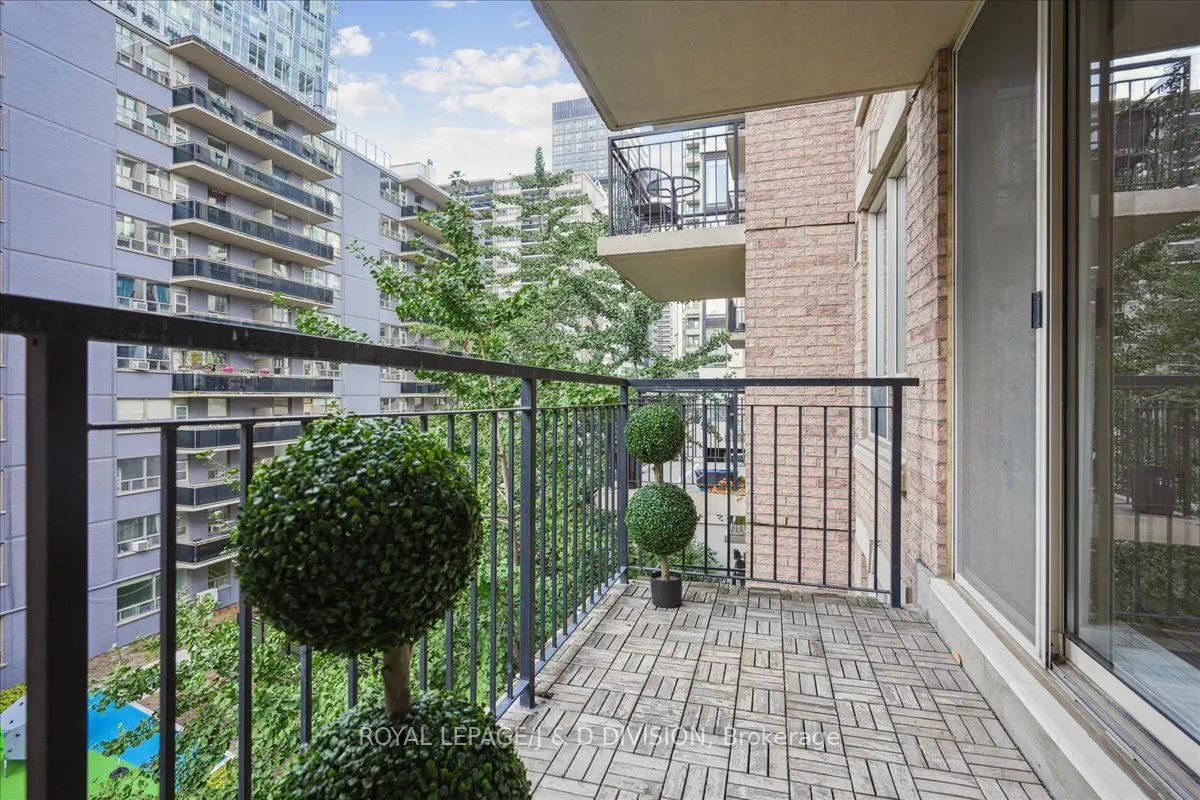 188 Redpath Avenue, #501