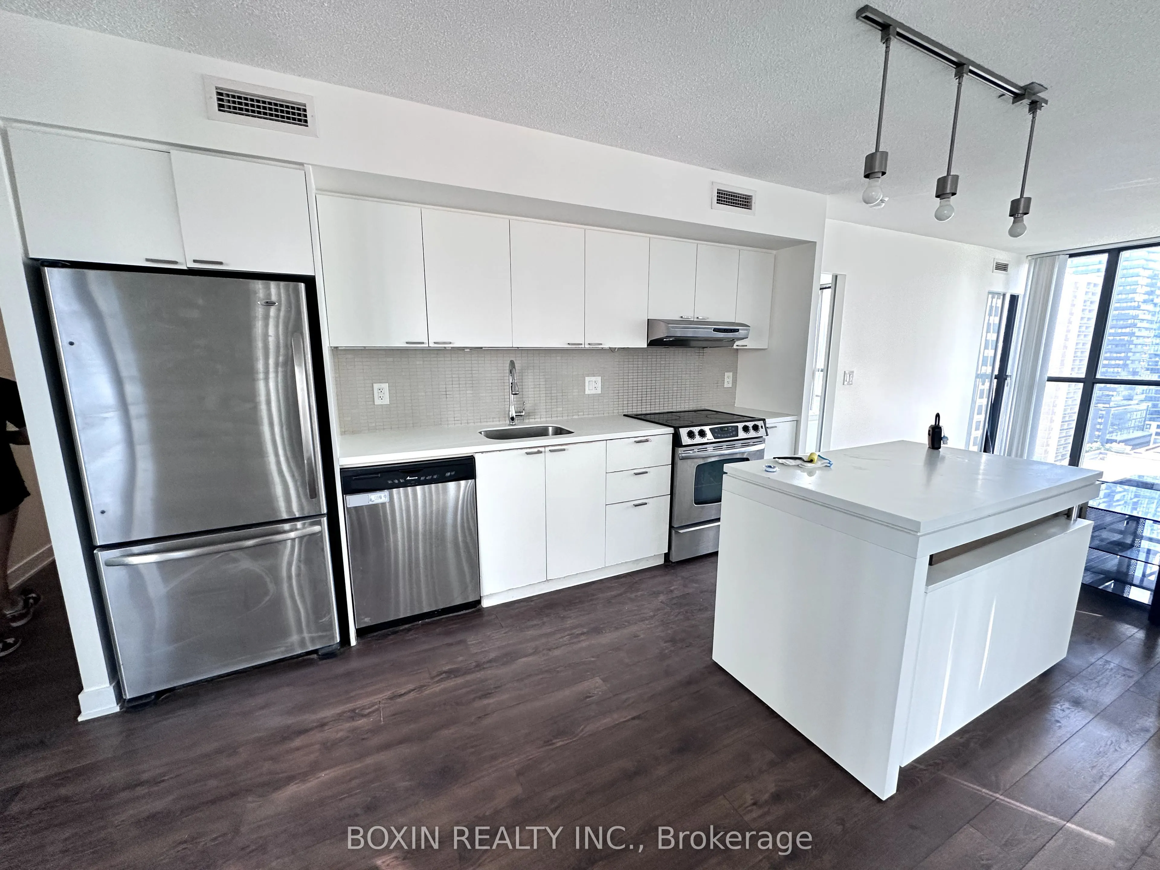 110 Charles Street E, #7