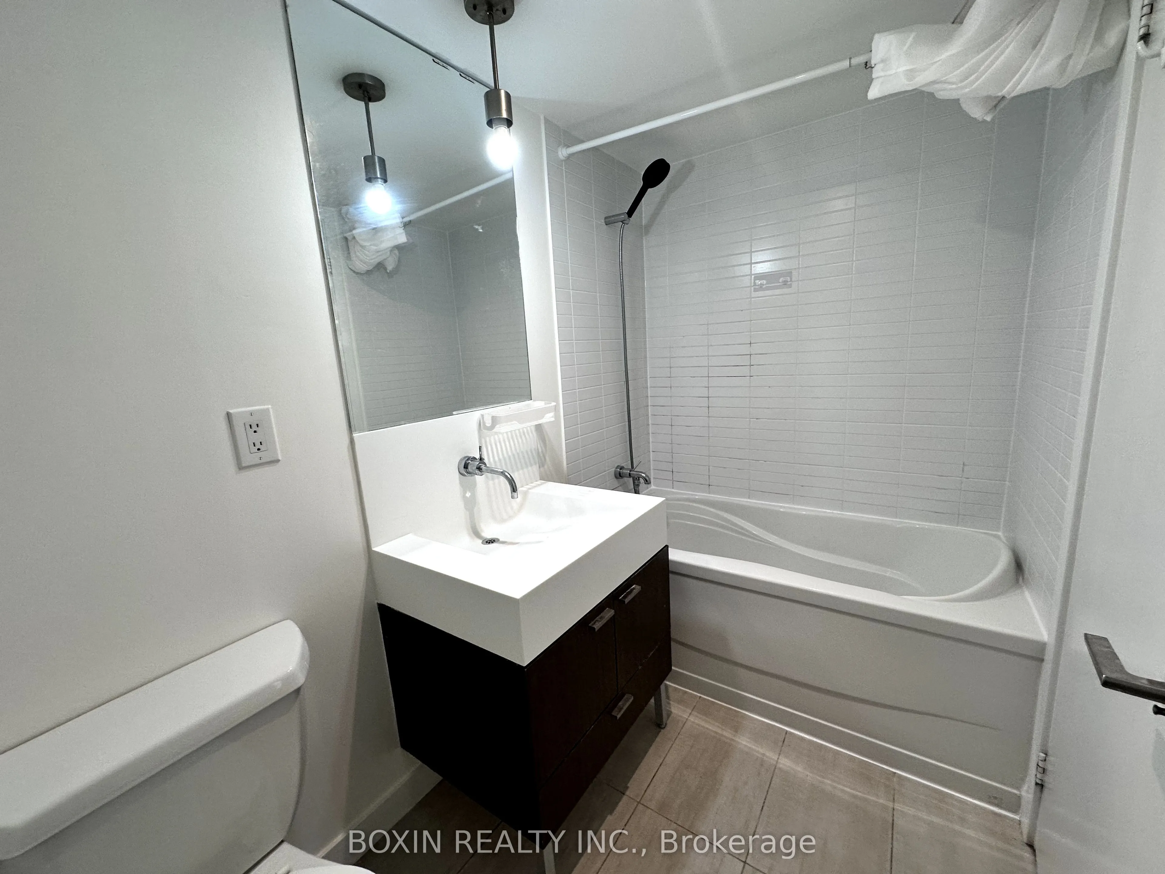 110 Charles Street E, #7