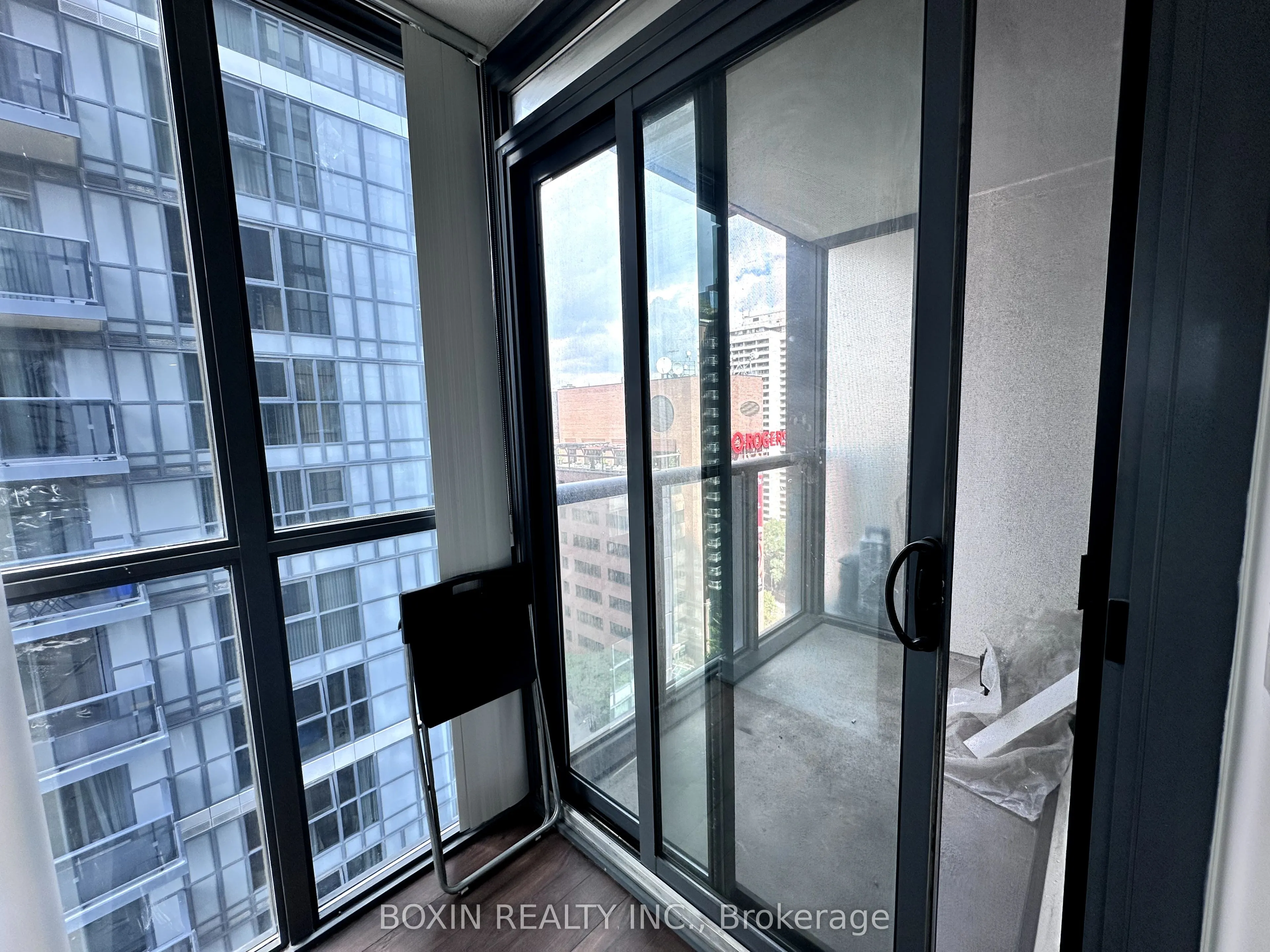110 Charles Street E, #7
