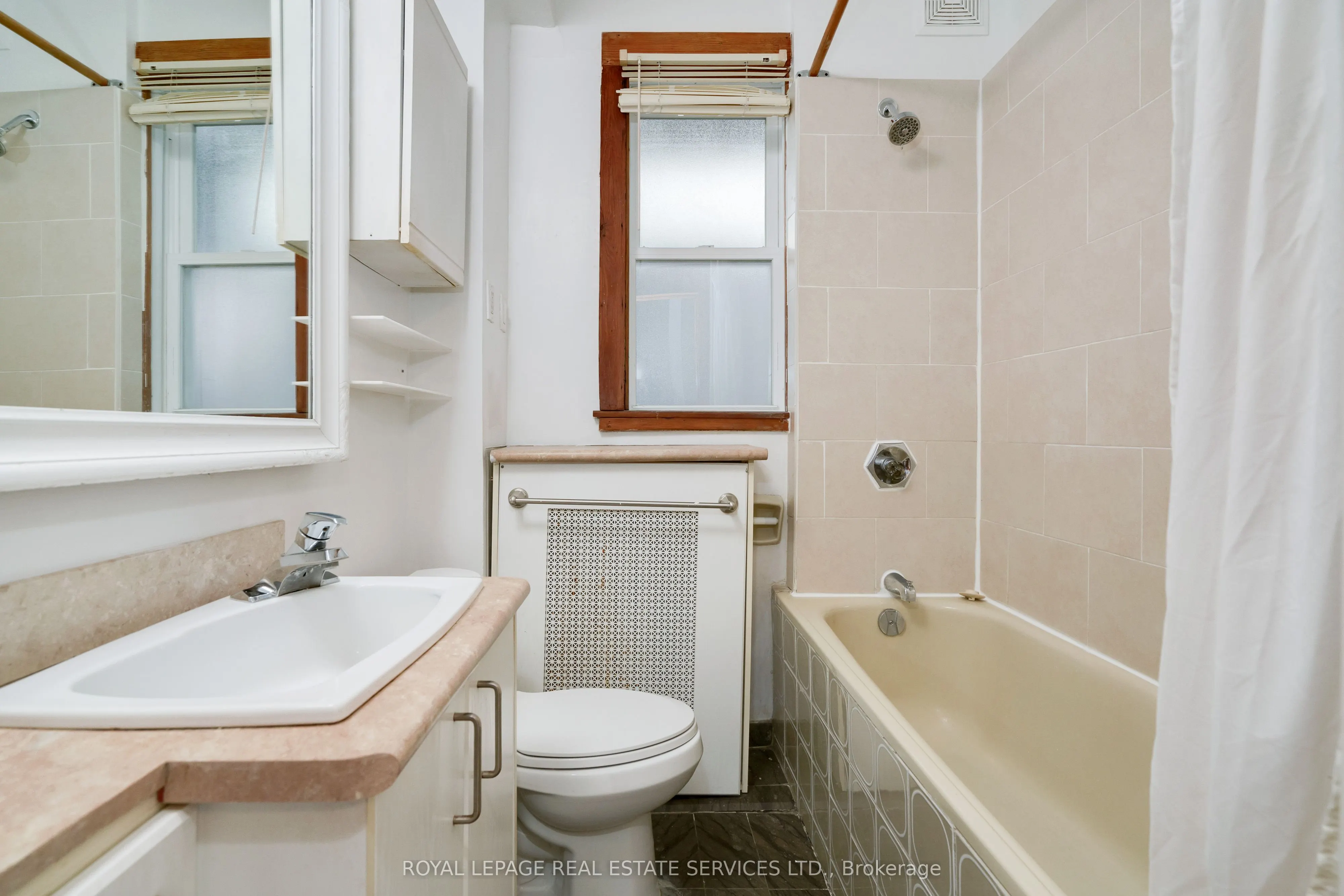 18 Shorncliffe Avenue, #2