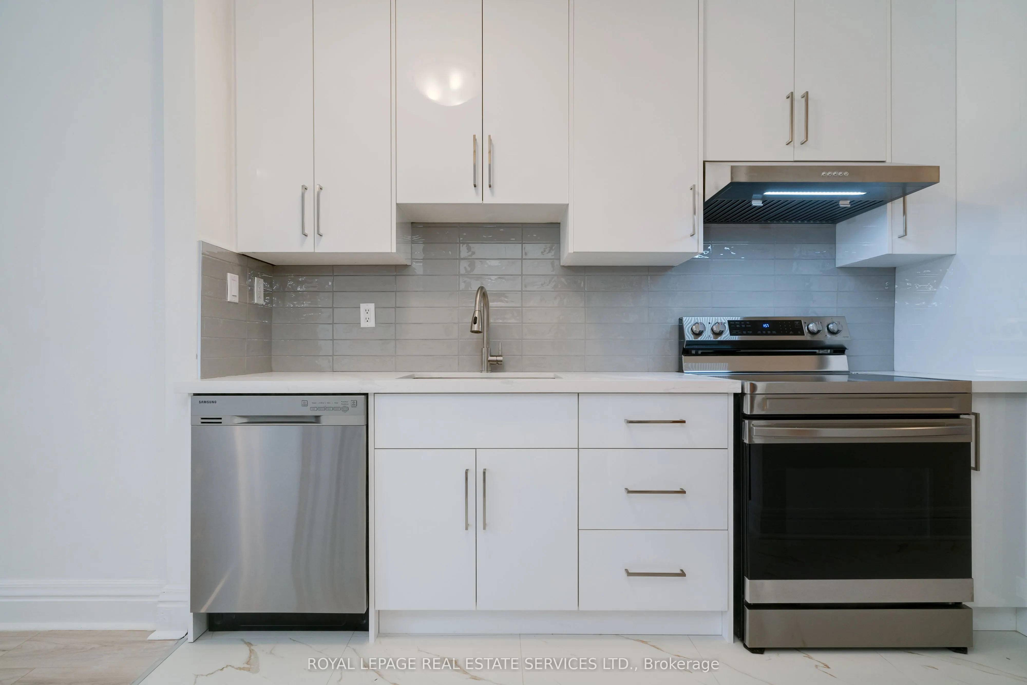 18 Shorncliffe Avenue, #2