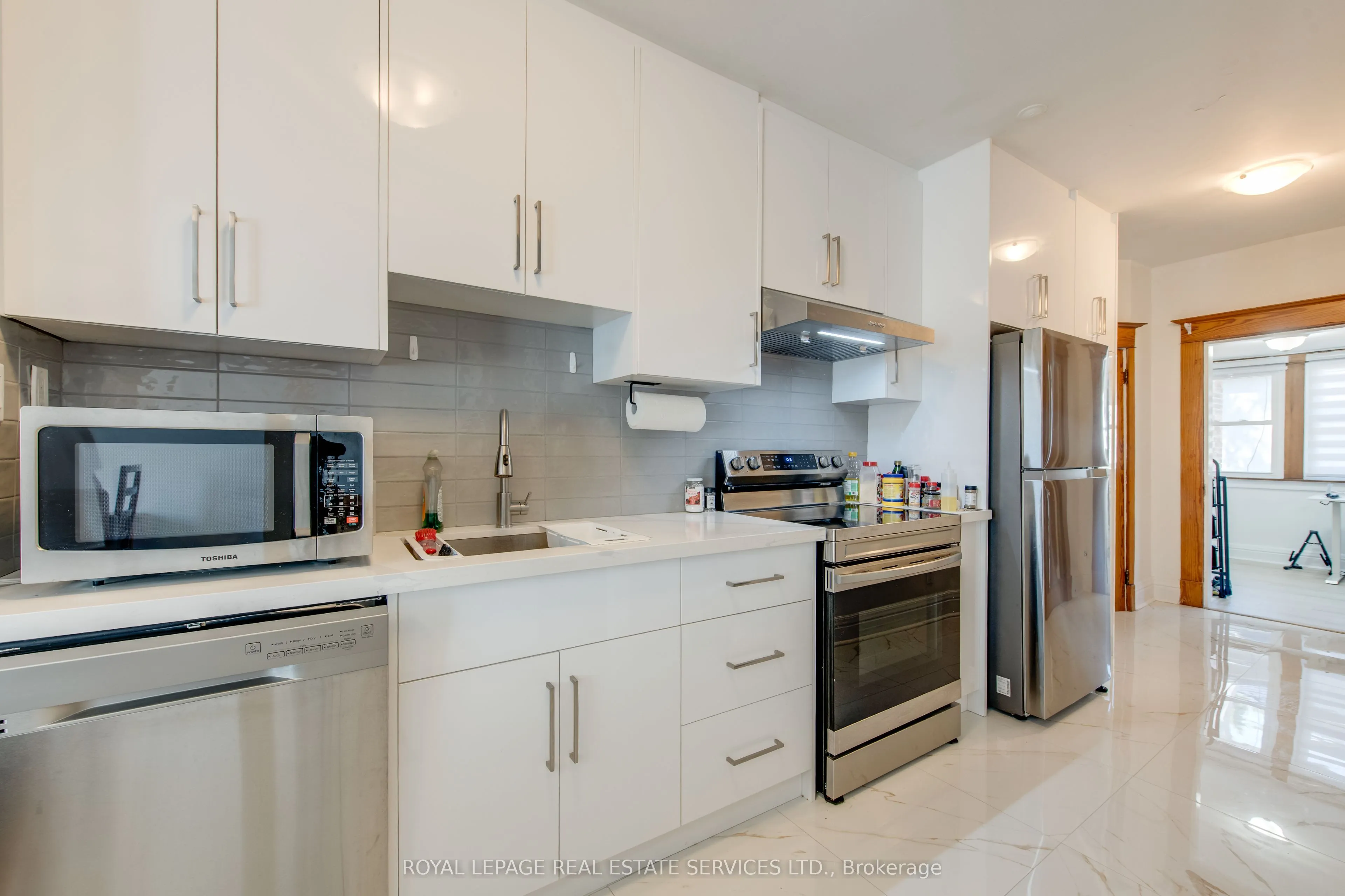 18 Shorncliffe Avenue, #2