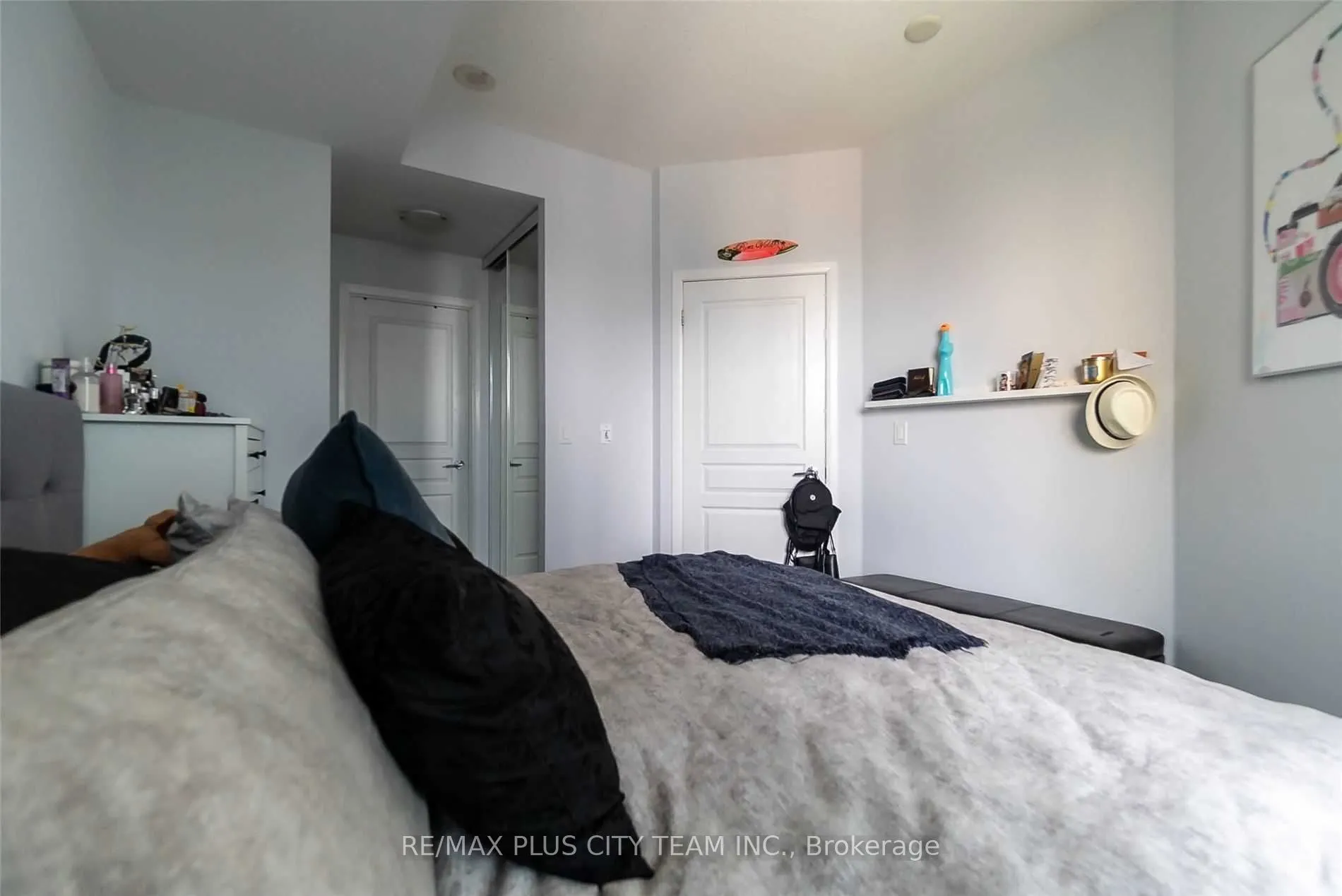 18 Yonge Street, #3702