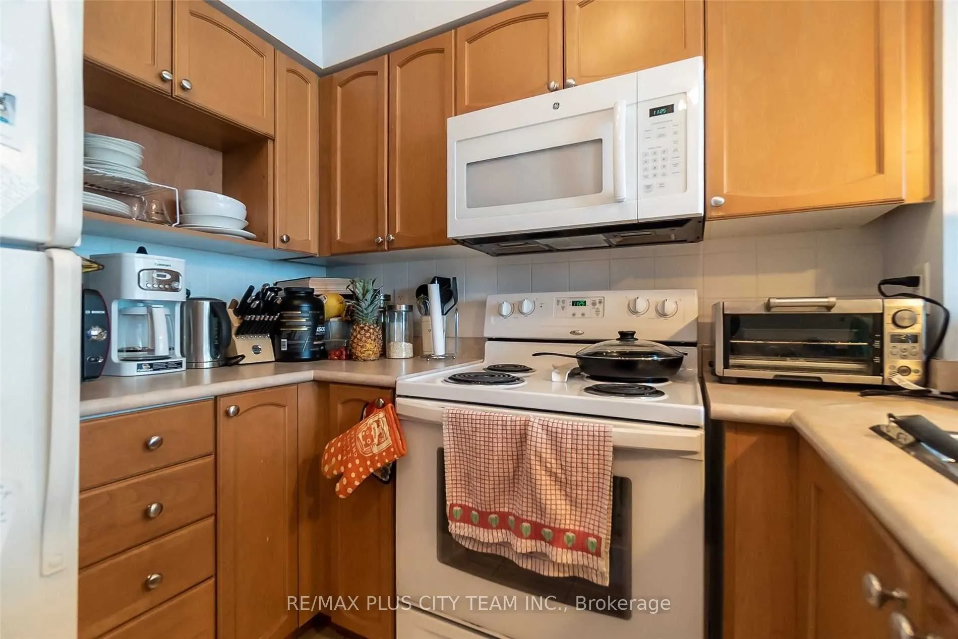 18 Yonge Street, #3702